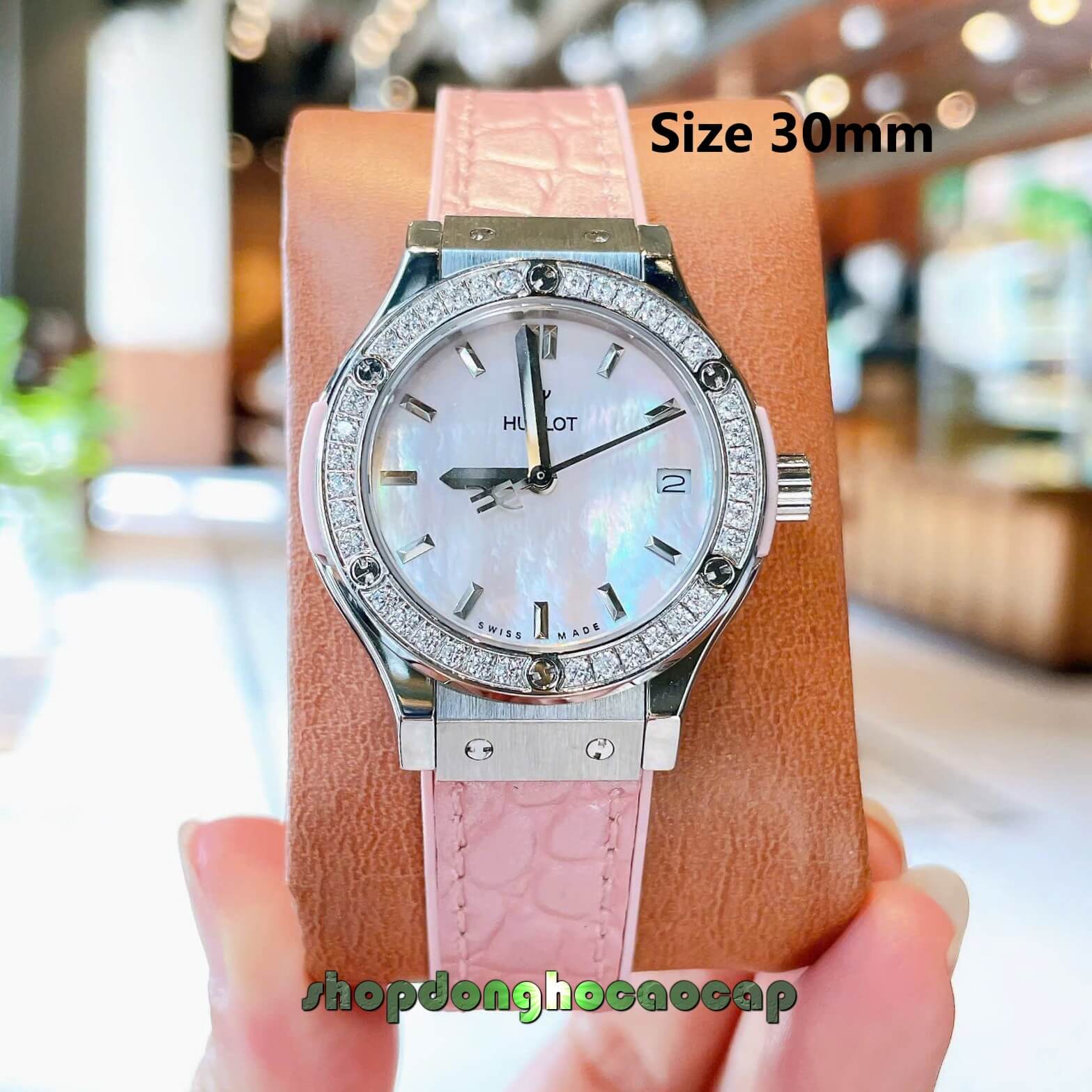 Đồng Hồ Nữ Hublot Classic Fusion Dây Cao Su Hồng Pastel Viền Đá Size 30mm Máy Pin Miyota Nhật - Vỏ Silver