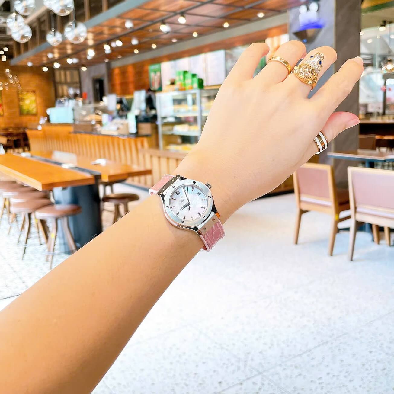 Đồng Hồ Nữ Hublot Classic Fusion Dây Cao Su Hồng Pastel Viền Trơn Size 30mm Máy Pin Miyota Nhật - Vỏ Silver