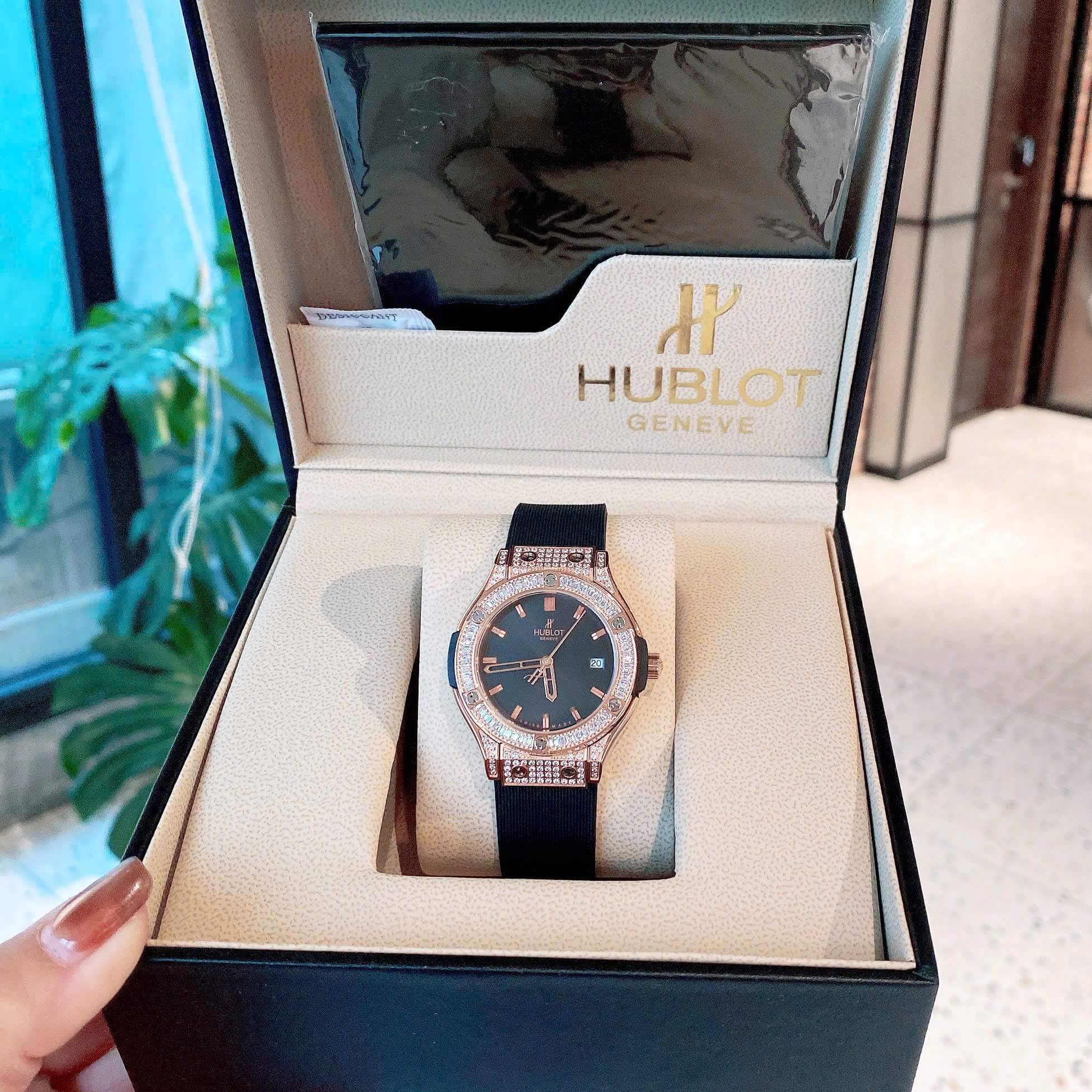 Đồng Hồ Nữ Hublot Classic Fusion Dây Cao Su Màu Đen Đính Đá Rose Size 34mm - Máy Quartz