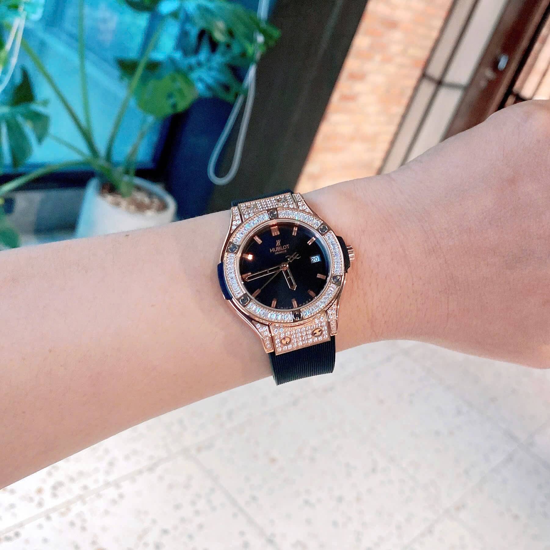 Đồng Hồ Nữ Hublot Classic Fusion Dây Cao Su Màu Đen Đính Đá Rose Size 34mm - Máy Quartz
