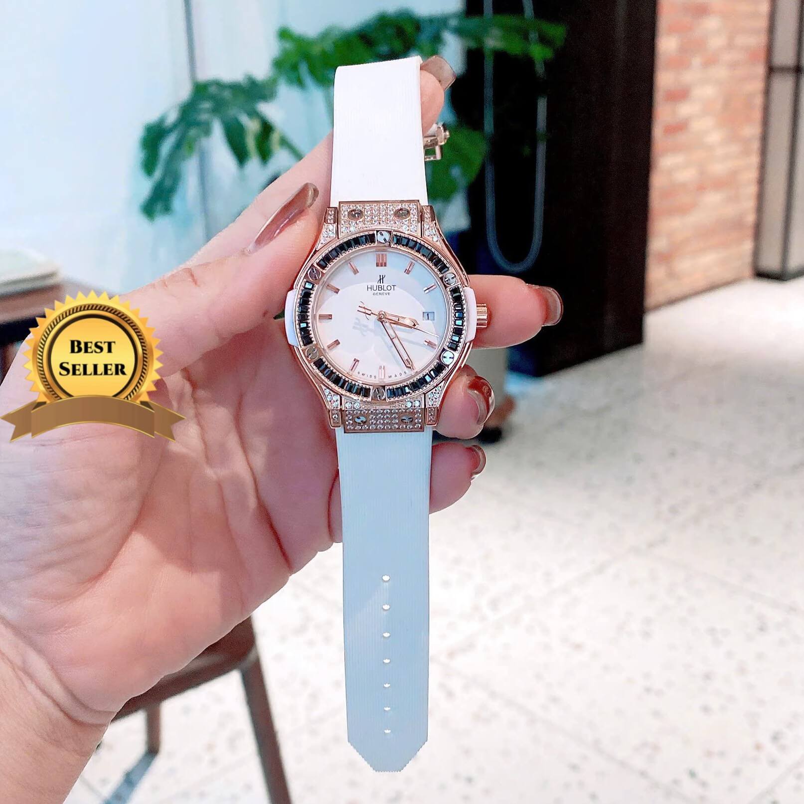 Đồng Hồ Nữ Hublot Classic Fusion Dây Cao Su Màu Trắng Vỏ Rose Viền Đá Đen Size 34mm - Máy Quartz