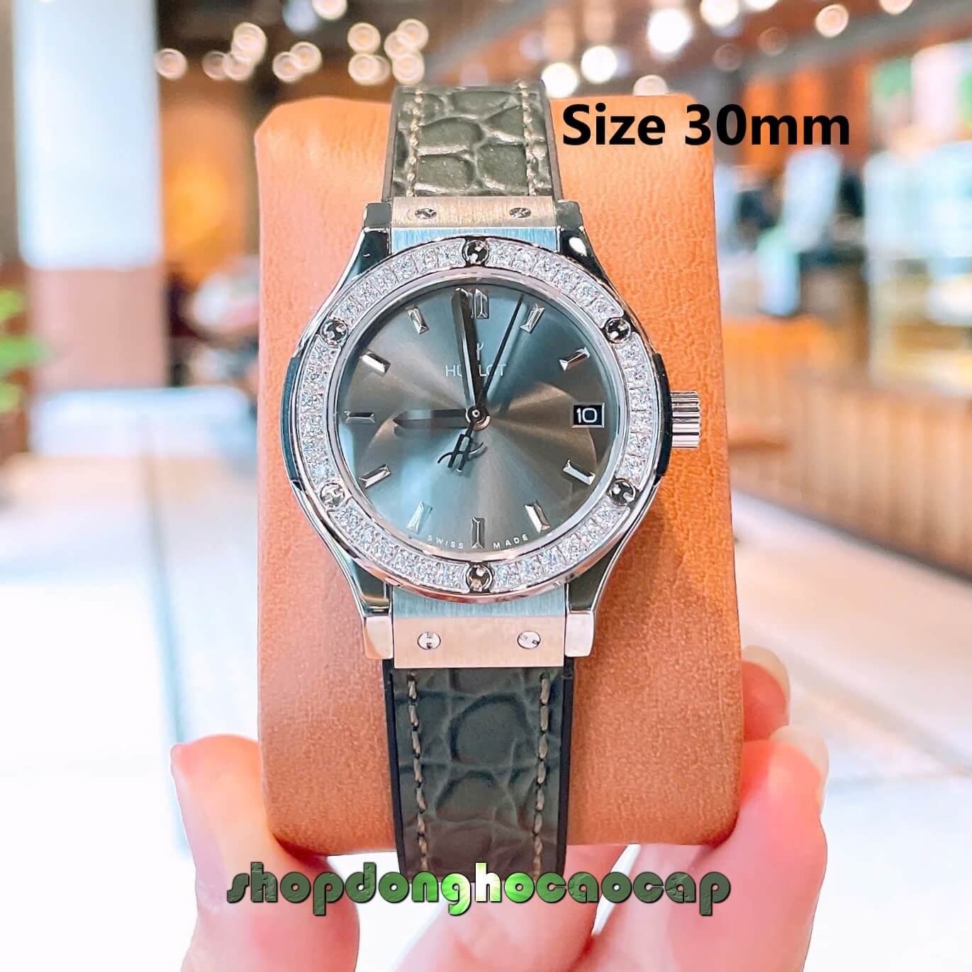 Đồng Hồ Nữ Hublot Classic Fusion Dây Cao Su Màu Xám Viền Đính Đá Size 30mm Máy Pin Miyota Nhật - Vỏ Silver
