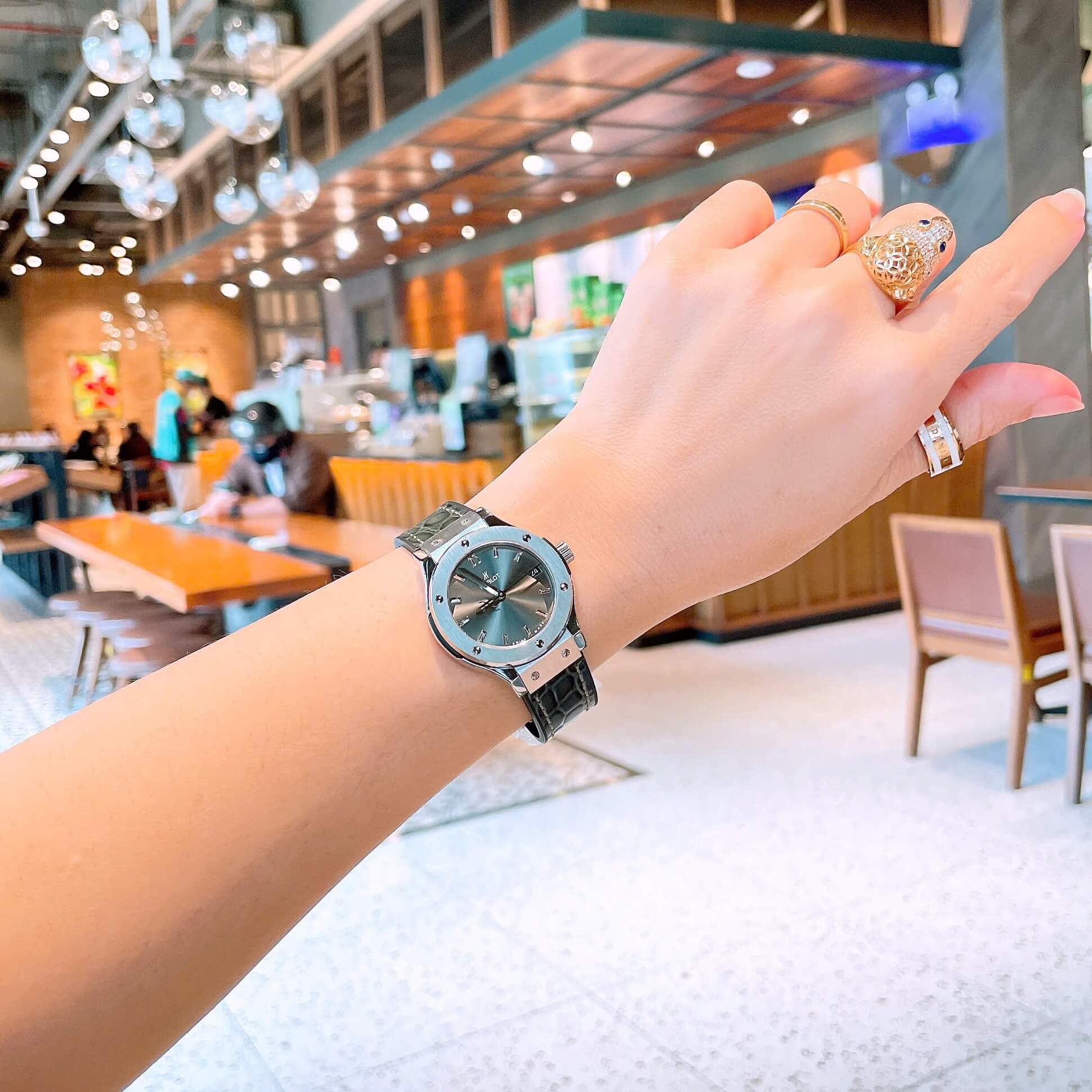 Đồng Hồ Nữ Hublot Classic Fusion Dây Cao Su Màu Xám Viền Trơn Size 30mm Máy Pin Miyota Nhật - Vỏ Silver