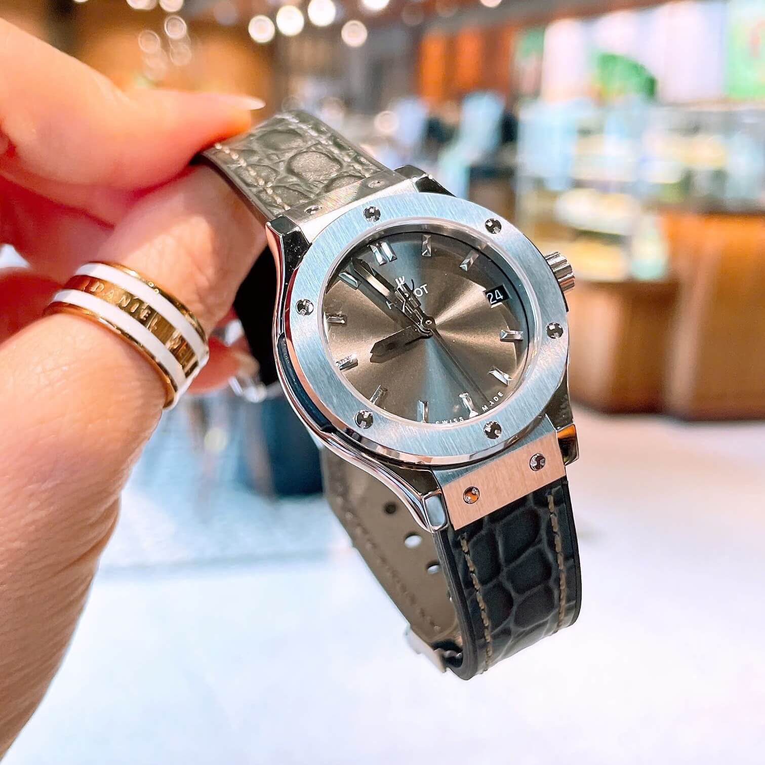 Đồng Hồ Nữ Hublot Classic Fusion Dây Cao Su Màu Xám Viền Trơn Size 30mm Máy Pin Miyota Nhật - Vỏ Silver