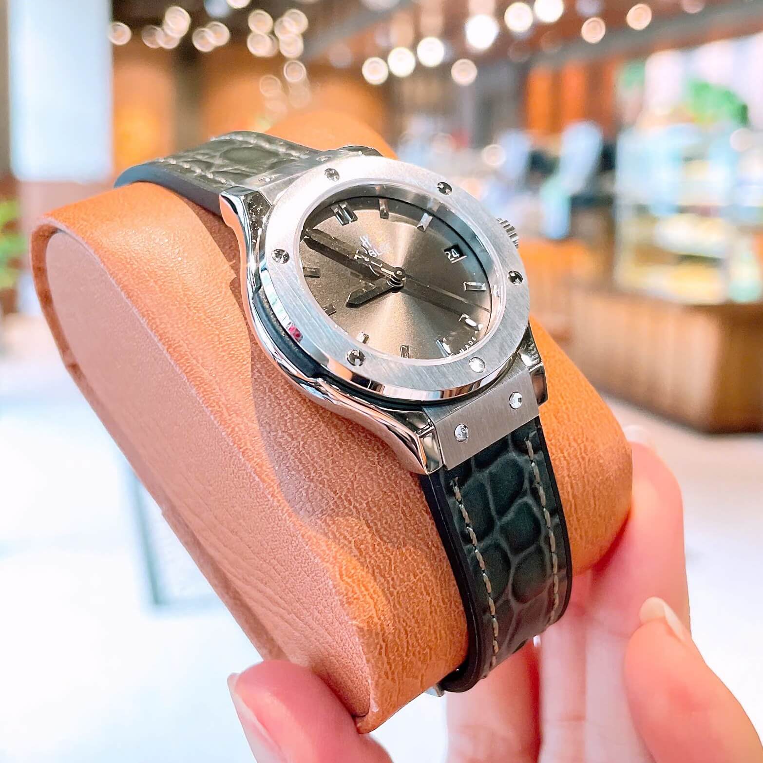 Đồng Hồ Nữ Hublot Classic Fusion Dây Cao Su Màu Xám Viền Trơn Size 30mm Máy Pin Miyota Nhật - Vỏ Silver