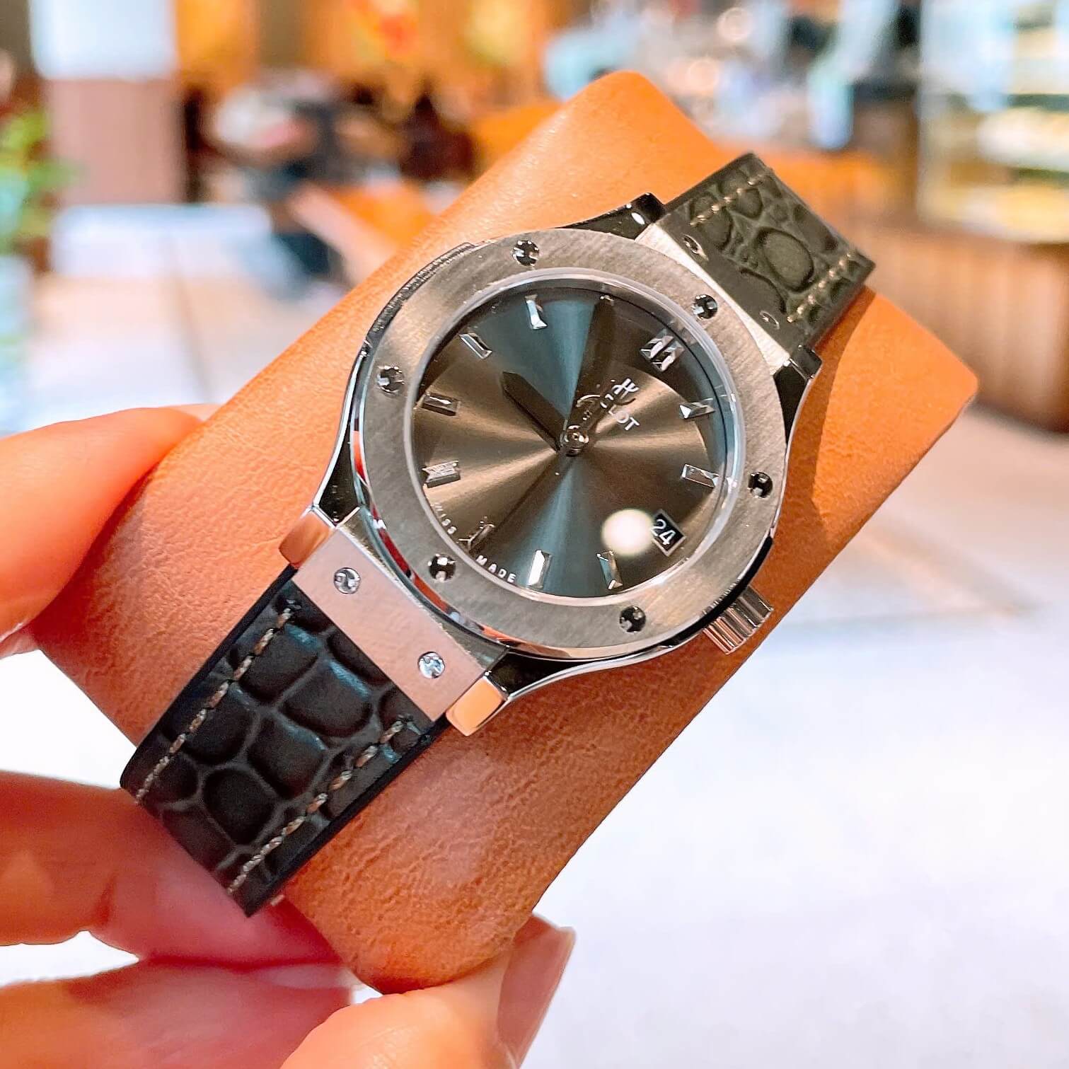 Đồng Hồ Nữ Hublot Classic Fusion Dây Cao Su Màu Xám Viền Trơn Size 30mm Máy Pin Miyota Nhật - Vỏ Silver