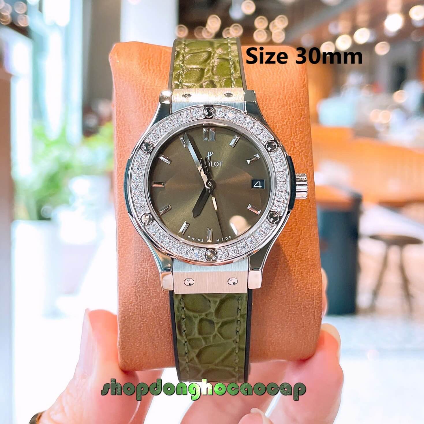 Đồng Hồ Nữ Hublot Classic Fusion Dây Cao Su Màu Xanh Rêu Viền Đính Đá Size 30mm Máy Pin Miyota Nhật - Vỏ Silver