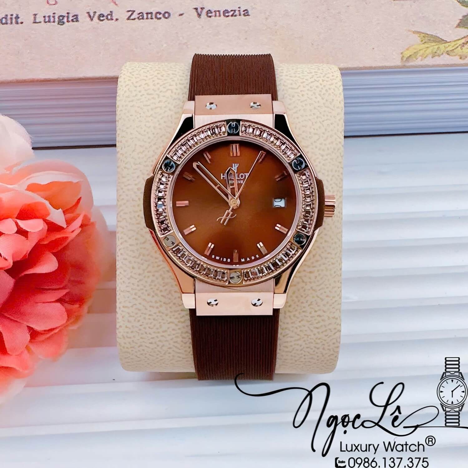 Đồng Hồ Nữ Hublot Classic Fusion Dây Cao Su Nâu Viền Đá Nâu Rose Size 34mm Quartz