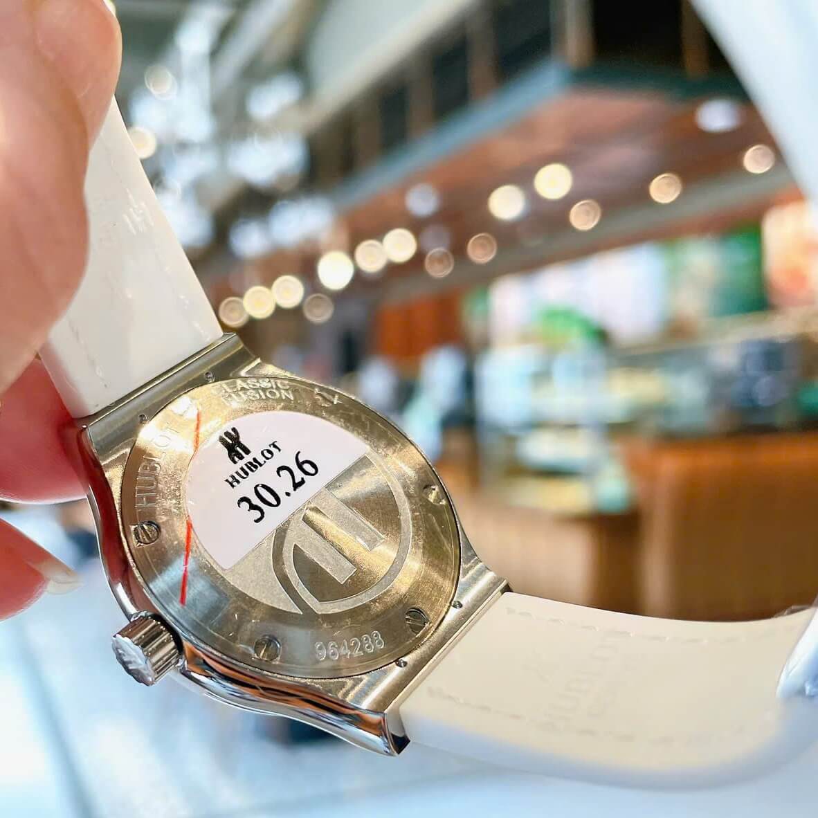 Đồng Hồ Nữ Hublot Classic Fusion Dây Cao Su Trắng Đính Đá Size 30mm Máy Pin Miyota Nhật - Vỏ Silver