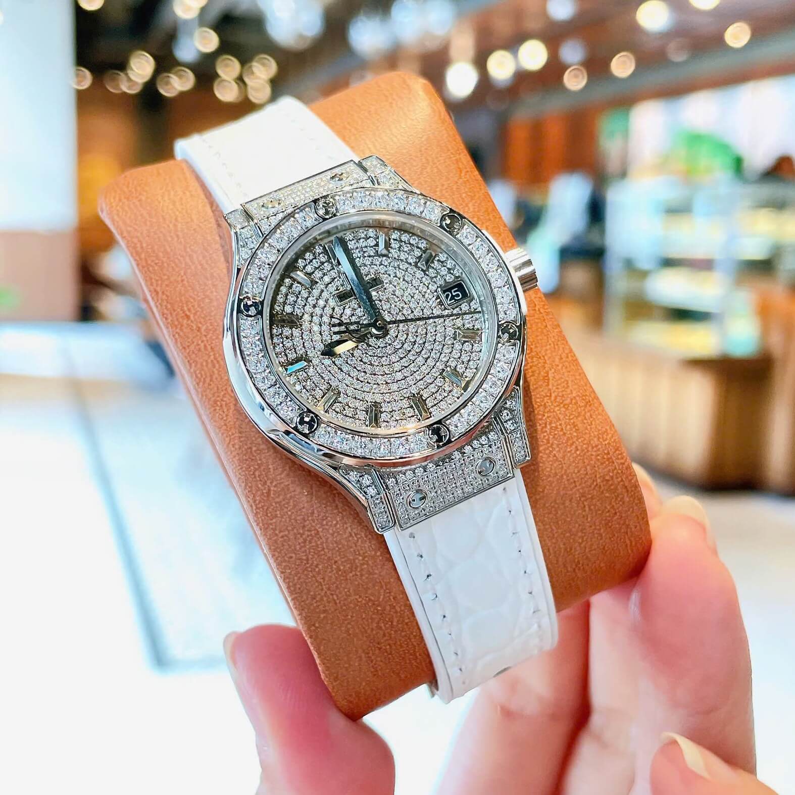 Đồng Hồ Nữ Hublot Classic Fusion Dây Cao Su Trắng Đính Đá Size 30mm Máy Pin Miyota Nhật - Vỏ Silver