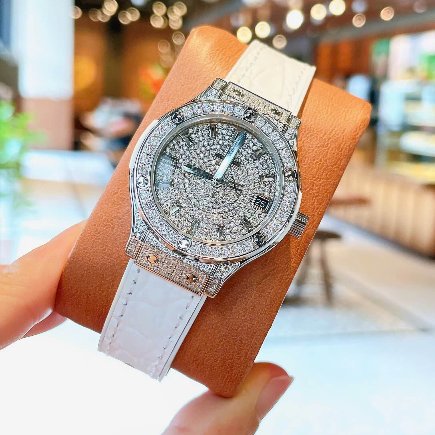 Đồng Hồ Nữ Hublot Classic Fusion Dây Cao Su Trắng Đính Đá Size 30mm Máy Pin Miyota Nhật - Vỏ Silver