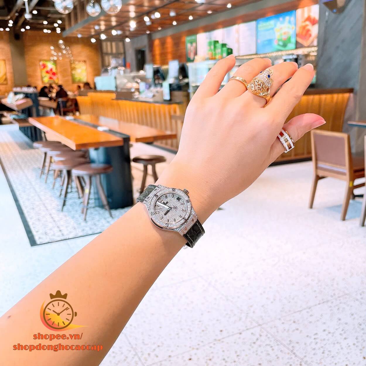 Đồng Hồ Nữ Hublot Classic Fusion Dây Cao Su Xám Đính Đá Size 30mm Máy Pin Miyota Nhật - Vỏ Silver