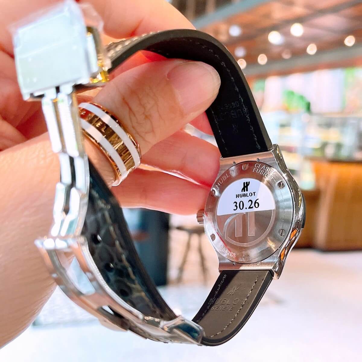 Đồng Hồ Nữ Hublot Classic Fusion Dây Cao Su Màu Xám Viền Đính Đá Size 30mm Máy Pin Miyota Nhật - Vỏ Silver
