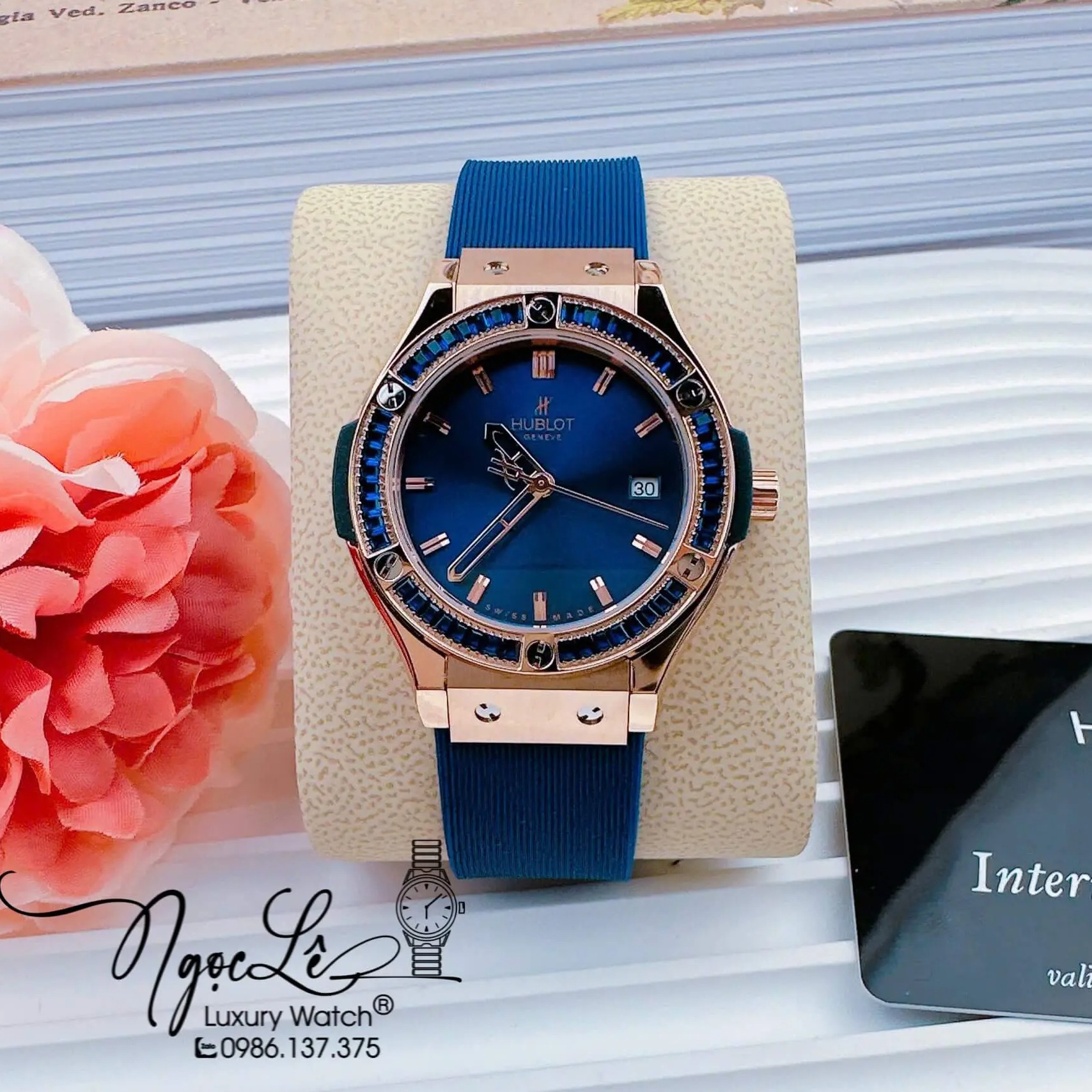 Đồng Hồ Nữ Hublot Classic Fusion Dây Cao Su Xanh Coban Viền Đá Xanh Rose Size 34mm Quartz