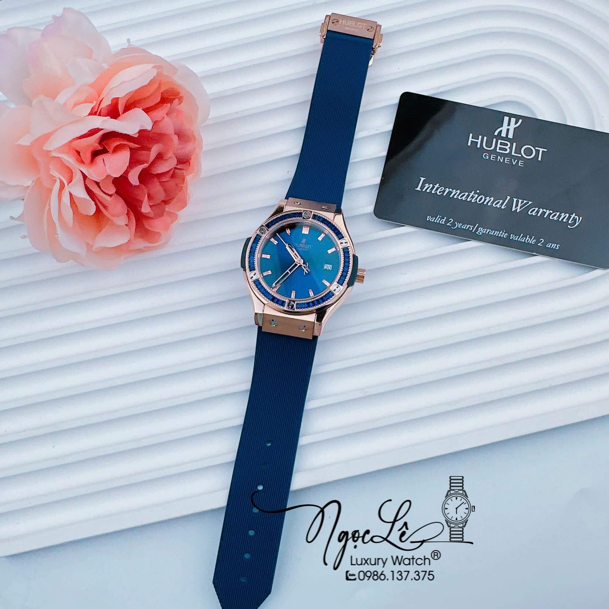 Đồng Hồ Nữ Hublot Classic Fusion Dây Cao Su Xanh Coban Viền Đá Xanh Rose Size 34mm Quartz