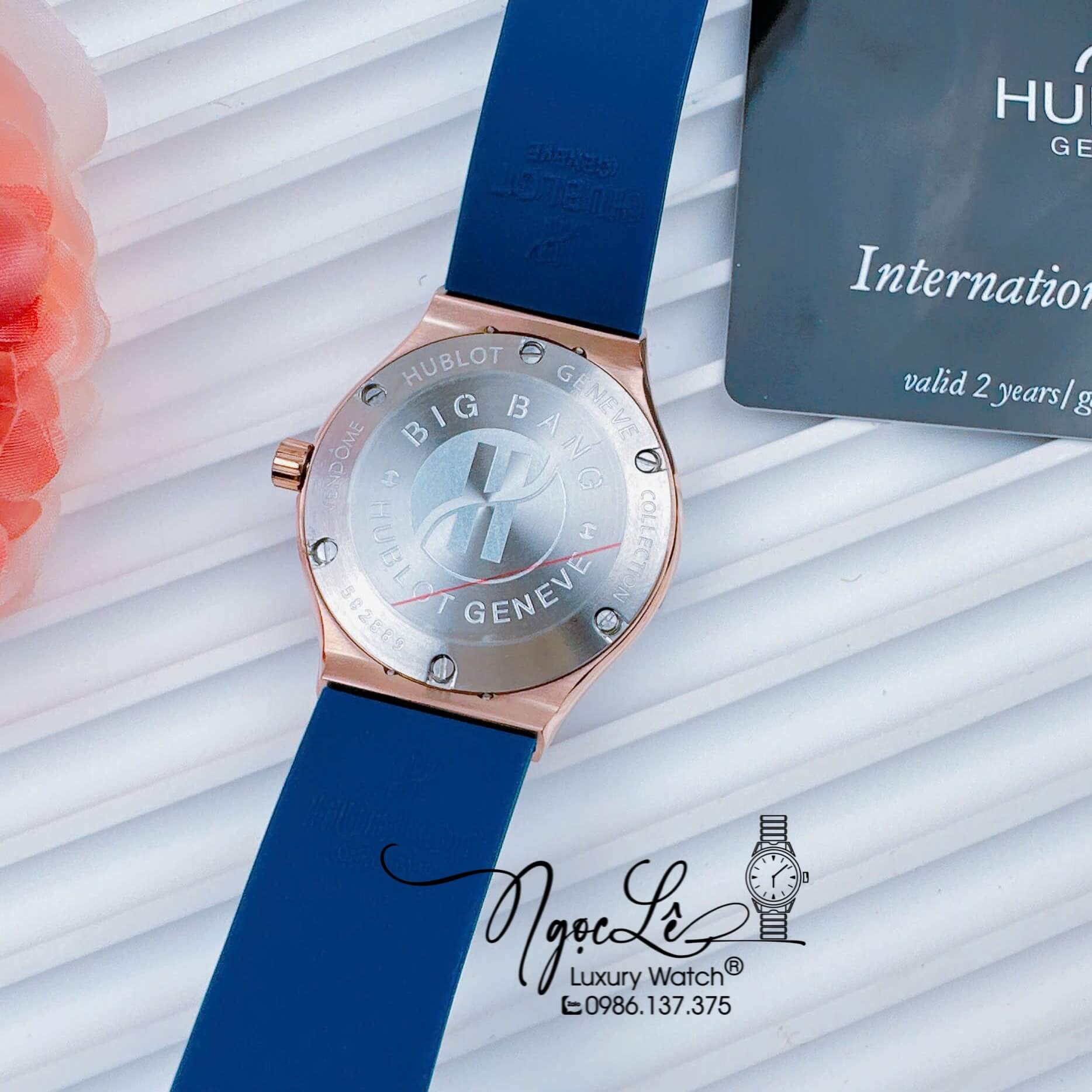 Đồng Hồ Nữ Hublot Classic Fusion Dây Cao Su Xanh Coban Viền Đá Xanh Rose Size 34mm Quartz