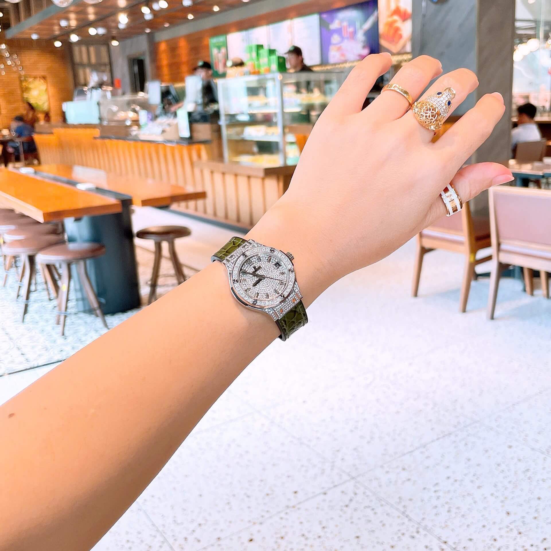 Đồng Hồ Nữ Hublot Classic Fusion Dây Cao Su Xanh Rêu Đính Đá Size 30mm Máy Pin Miyota Nhật - Vỏ Silver