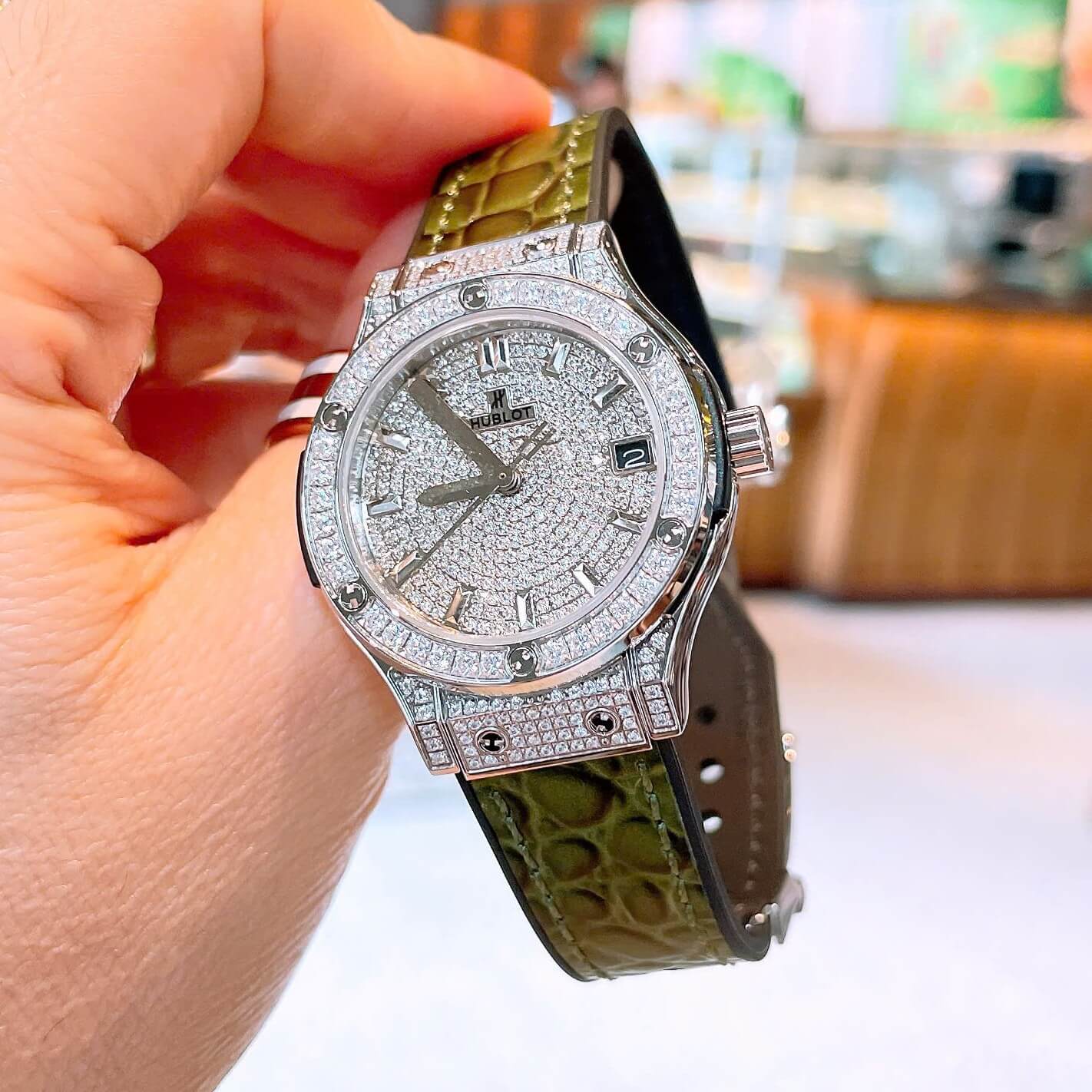 Đồng Hồ Nữ Hublot Classic Fusion Dây Cao Su Xanh Rêu Đính Đá Size 30mm Máy Pin Miyota Nhật - Vỏ Silver