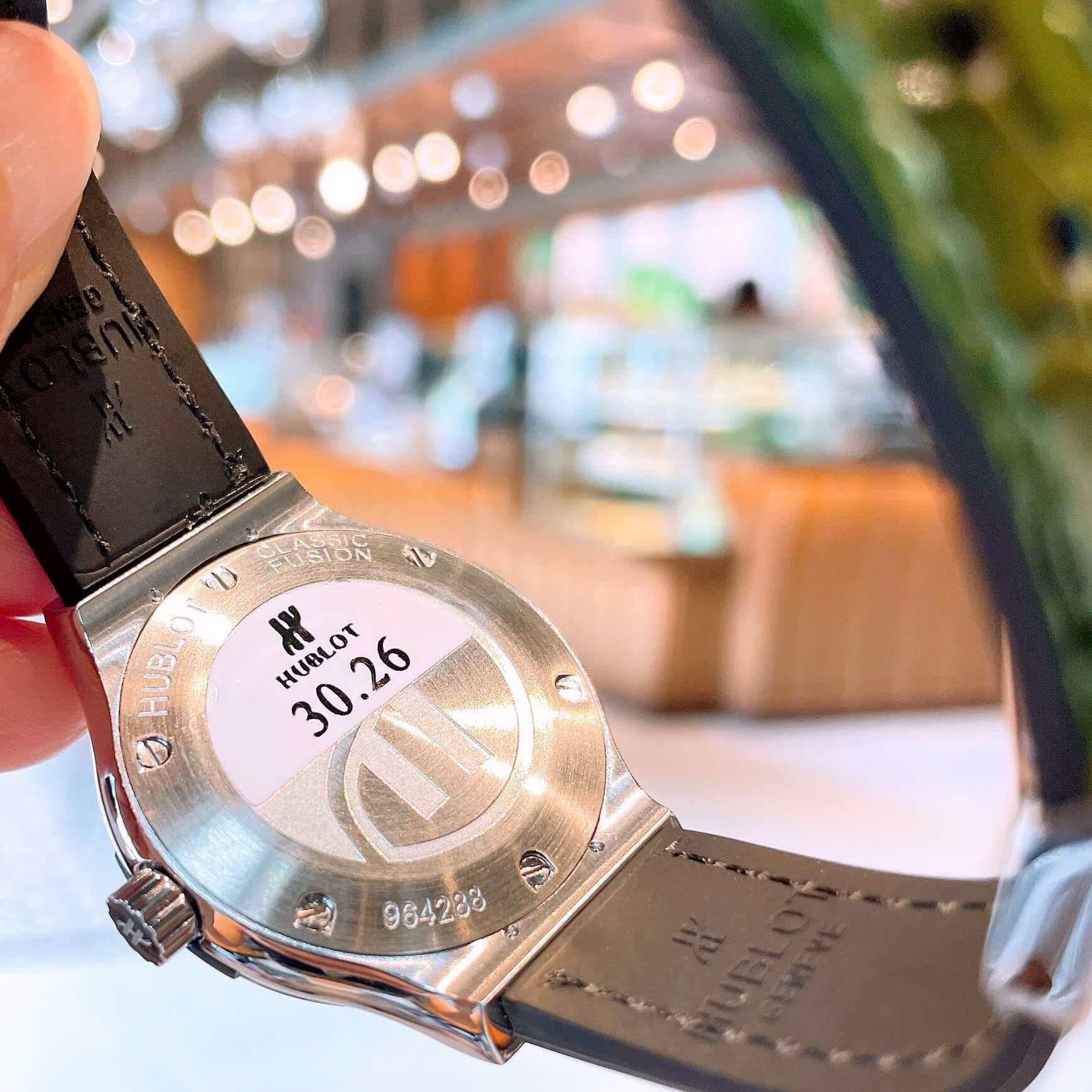 Đồng Hồ Nữ Hublot Classic Fusion Dây Cao Su Màu Xanh Rêu Viền Đính Đá Size 30mm Máy Pin Miyota Nhật - Vỏ Silver