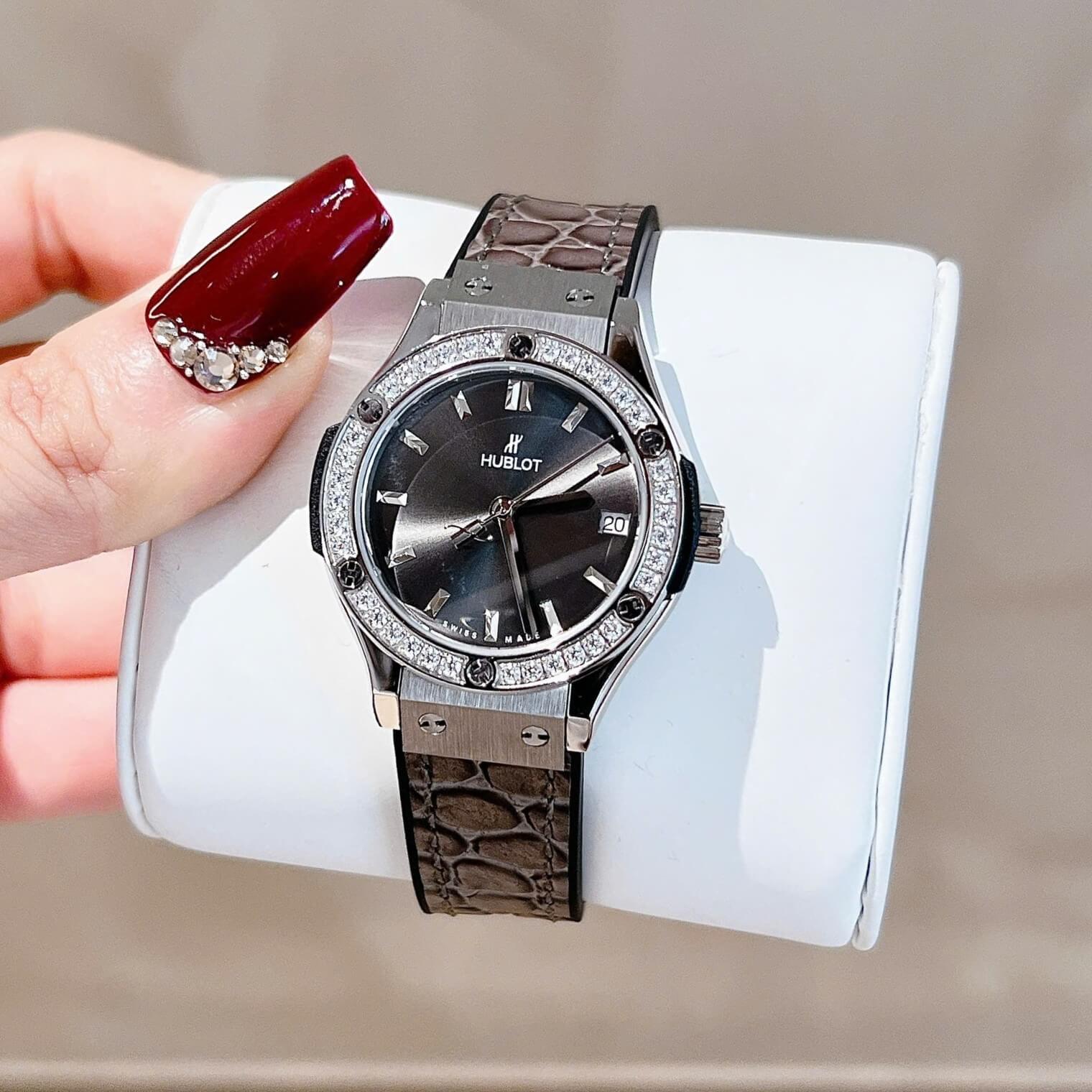 Đồng Hồ Nữ Hublot Classic Fusion Dây Da Đen Xám Vỏ Silver Size 30mm Quartz