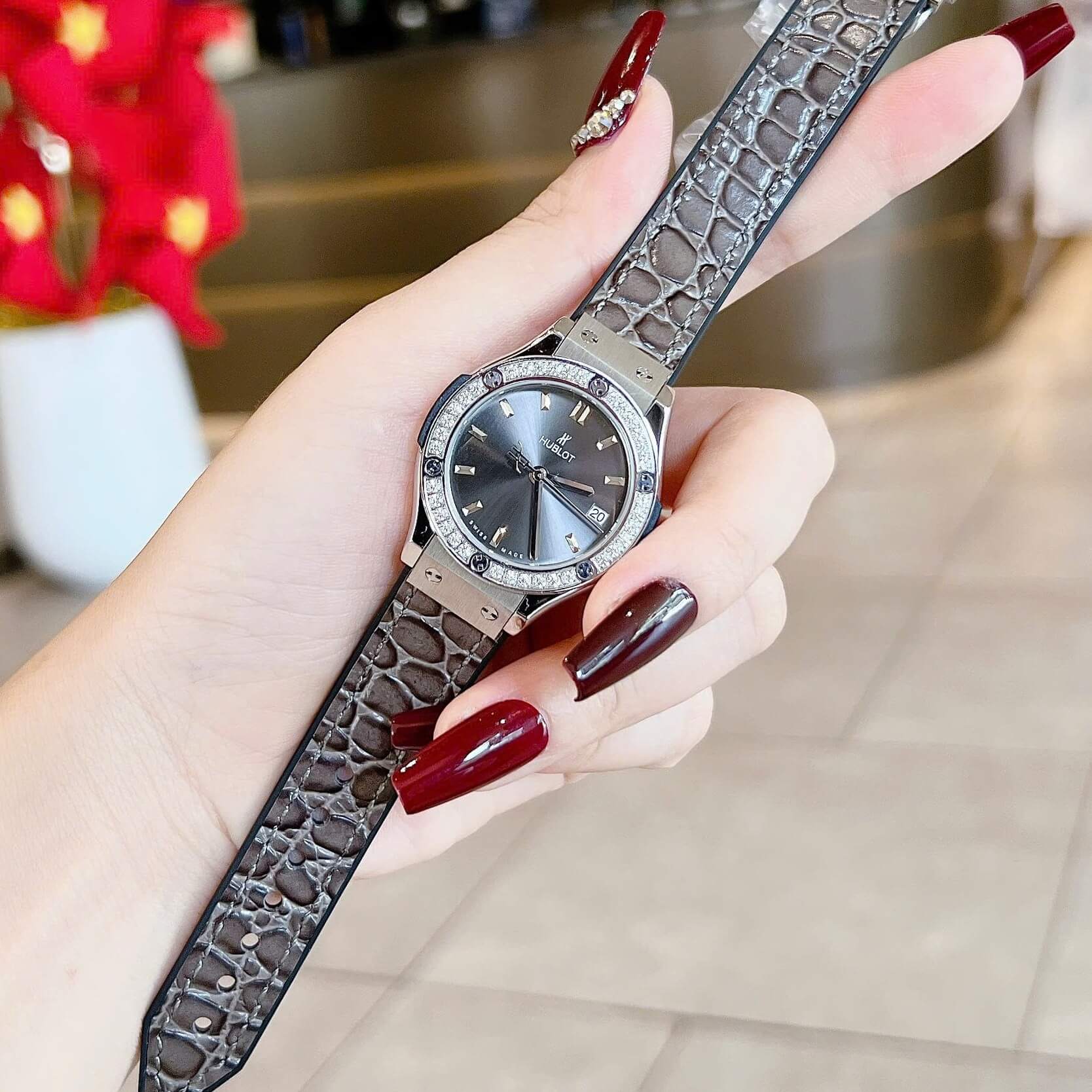 Đồng Hồ Nữ Hublot Classic Fusion Dây Da Đen Xám Vỏ Silver Size 30mm Quartz