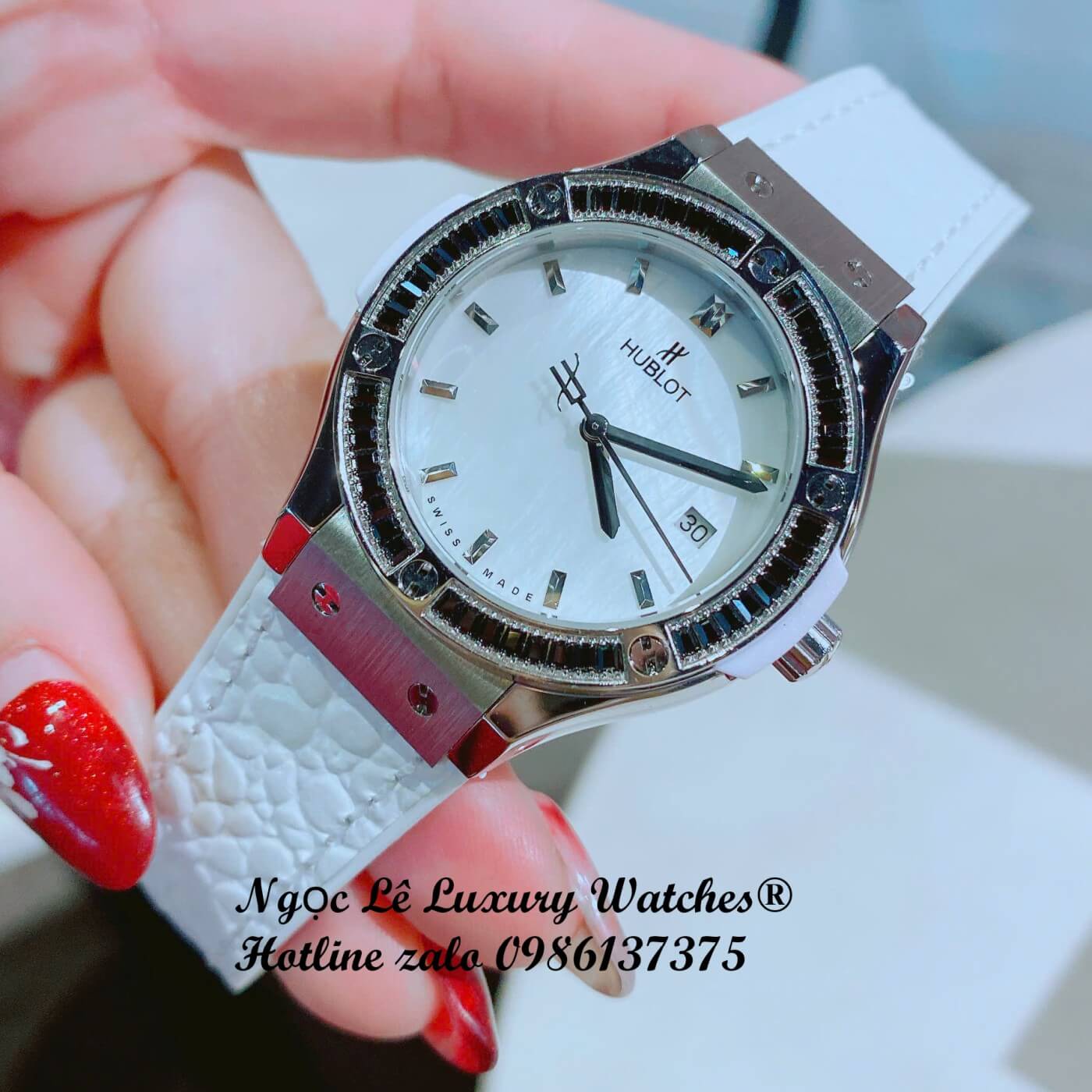 Đồng Hồ Nữ Hublot Classic Fusion Dây Da Trắng Viền Đá Đen Vỏ Silver Size 34mm - Máy Quartz