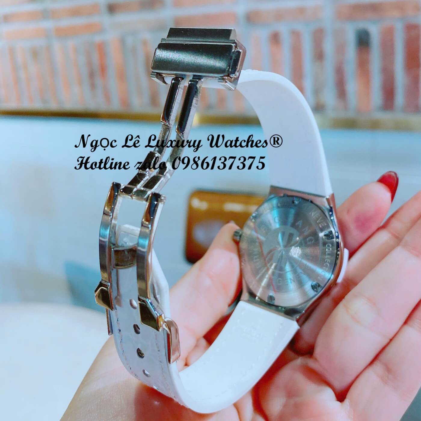 Đồng Hồ Nữ Hublot Classic Fusion Dây Da Trắng Viền Đá Đen Vỏ Silver Size 34mm - Máy Quartz