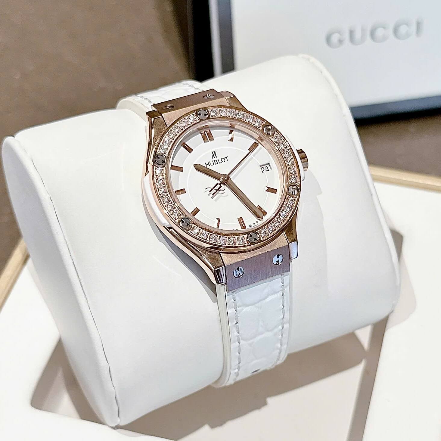 Đồng Hồ Nữ Hublot Classic Fusion Dây Da Trắng Vỏ Vàng Hồng Size 30mm Quartz