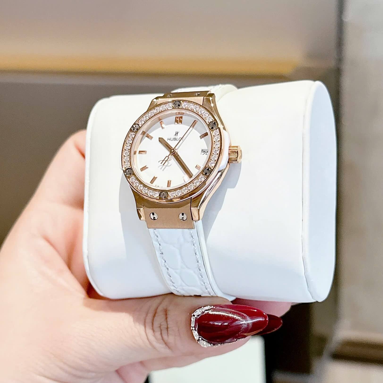 Đồng Hồ Nữ Hublot Classic Fusion Dây Da Trắng Vỏ Vàng Hồng Size 30mm Quartz