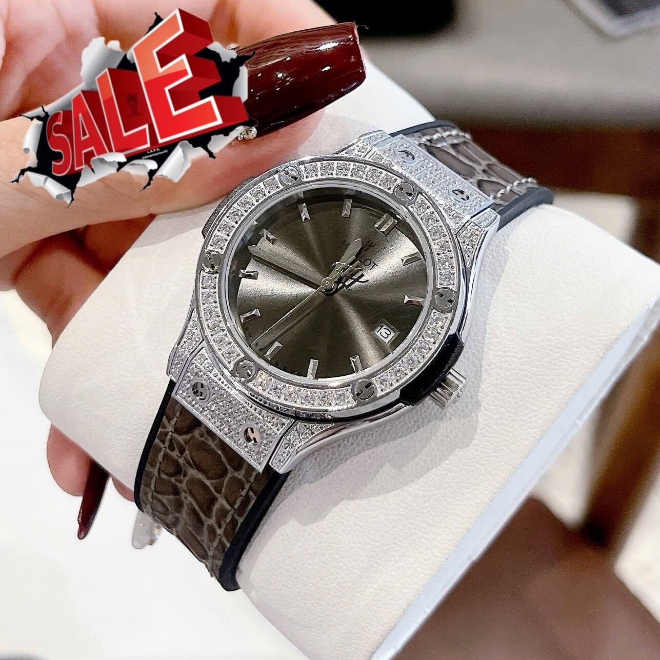 Đồng Hồ Nữ Hublot Classic Fusion Dây Da Xám Viền Đá Silver Size 34mm - Máy Quartz