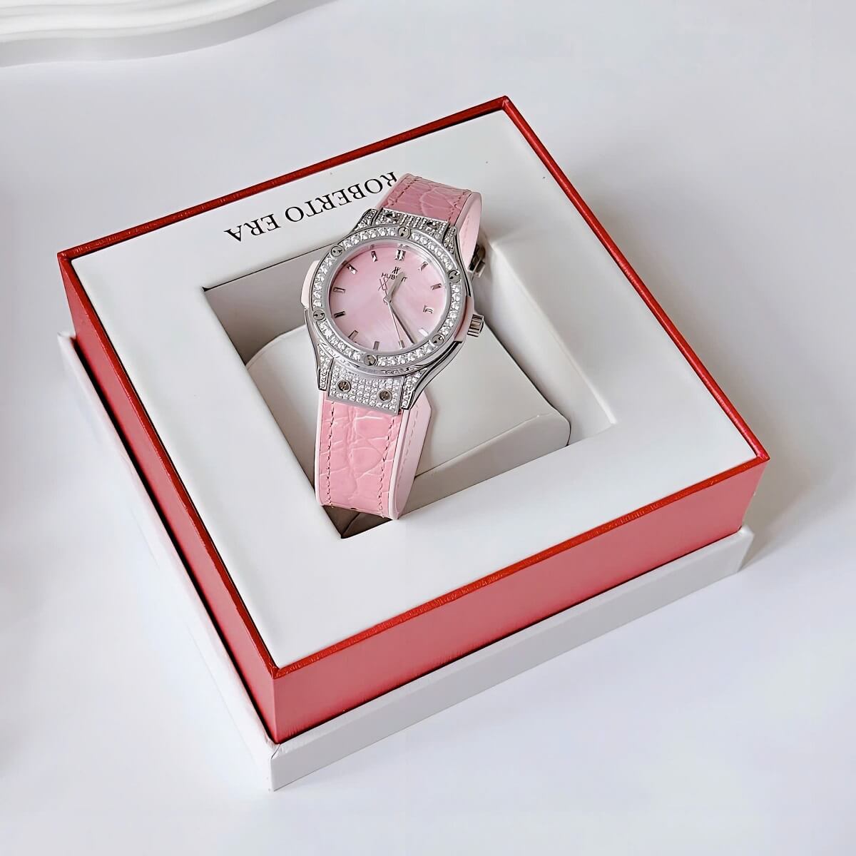 Đồng Hồ Nữ Hublot Classic Fusion Đính Đá Dây Cao Su Bọc Da Vân Hồng Vỏ Silver 34mm