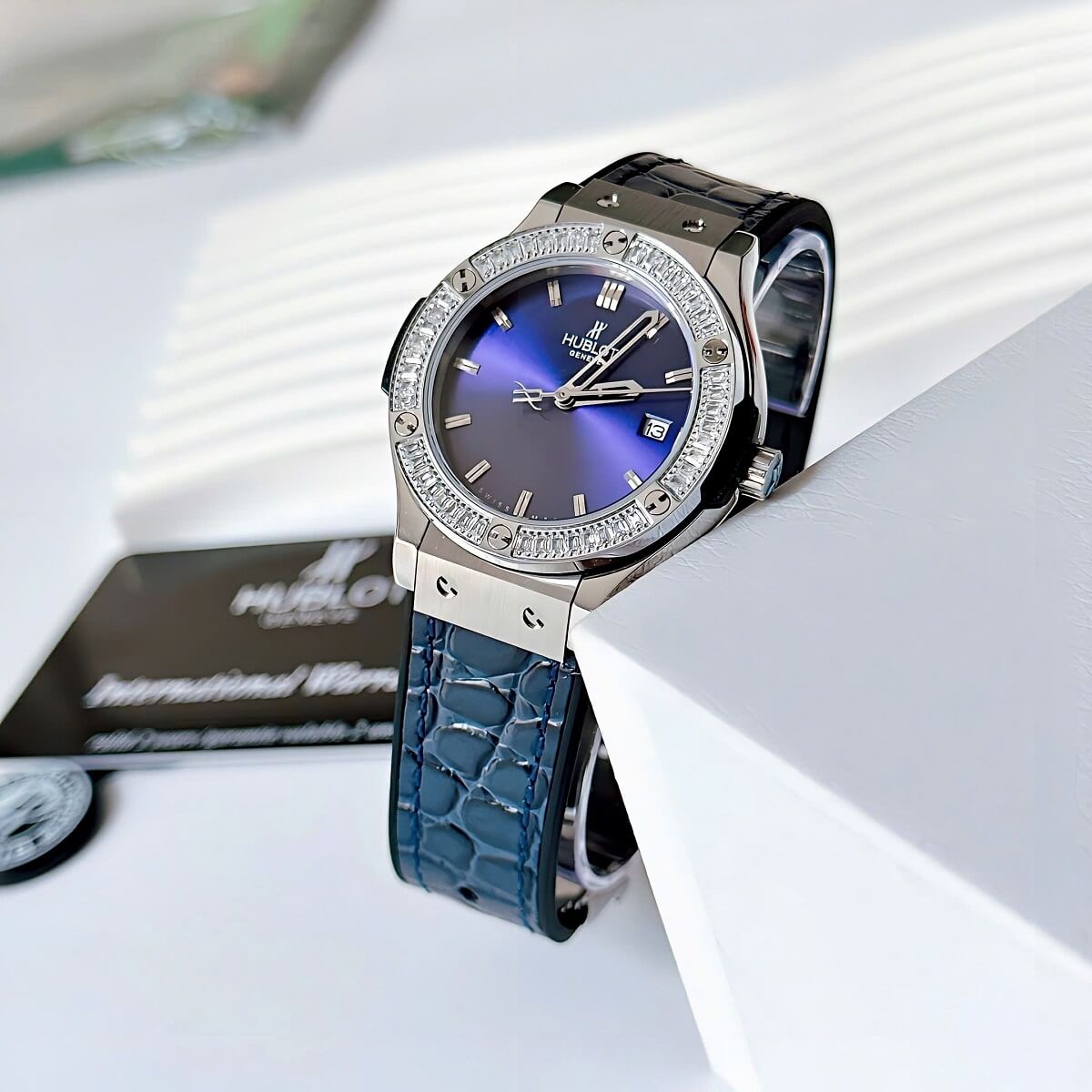Đồng Hồ Nữ Hublot Classic Fusion Dây Cao Su Bọc Da Vân Xanh Dương Vỏ Silver 34mm