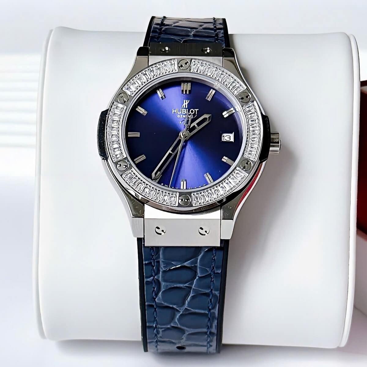 Đồng Hồ Nữ Hublot Classic Fusion Dây Cao Su Bọc Da Vân Xanh Dương Vỏ Silver 34mm