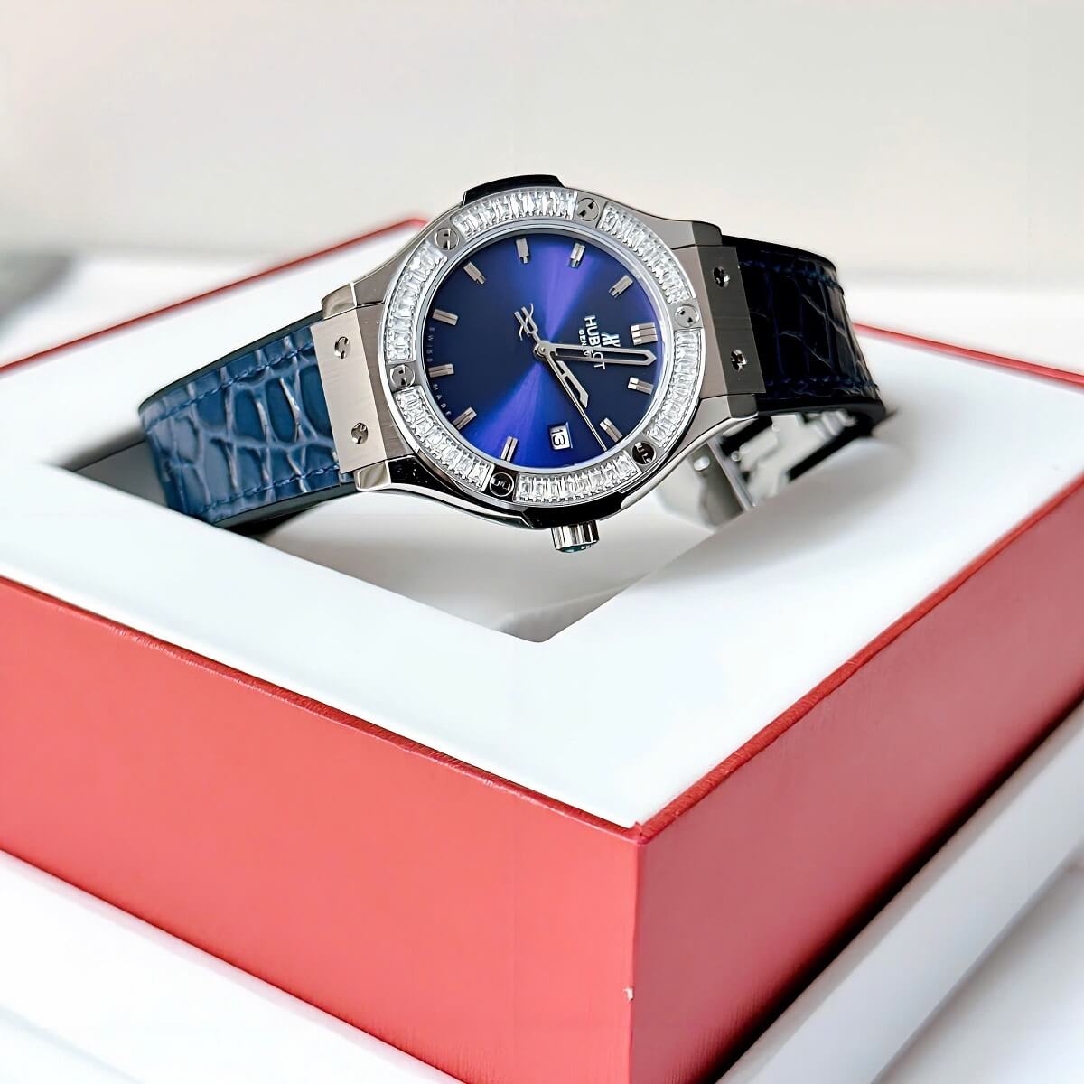 Đồng Hồ Nữ Hublot Classic Fusion Dây Cao Su Bọc Da Vân Xanh Dương Vỏ Silver 34mm