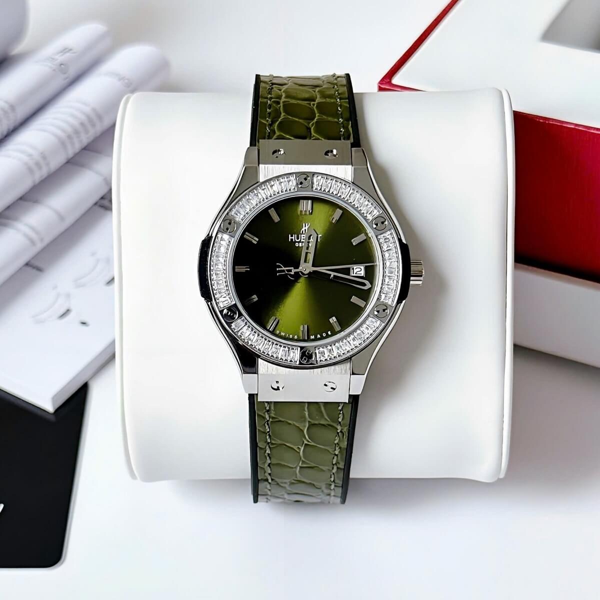 Đồng Hồ Nữ Hublot Classic Fusion Dây Cao Su Bọc Da Vân Xanh Lá Vỏ Silver 34mm