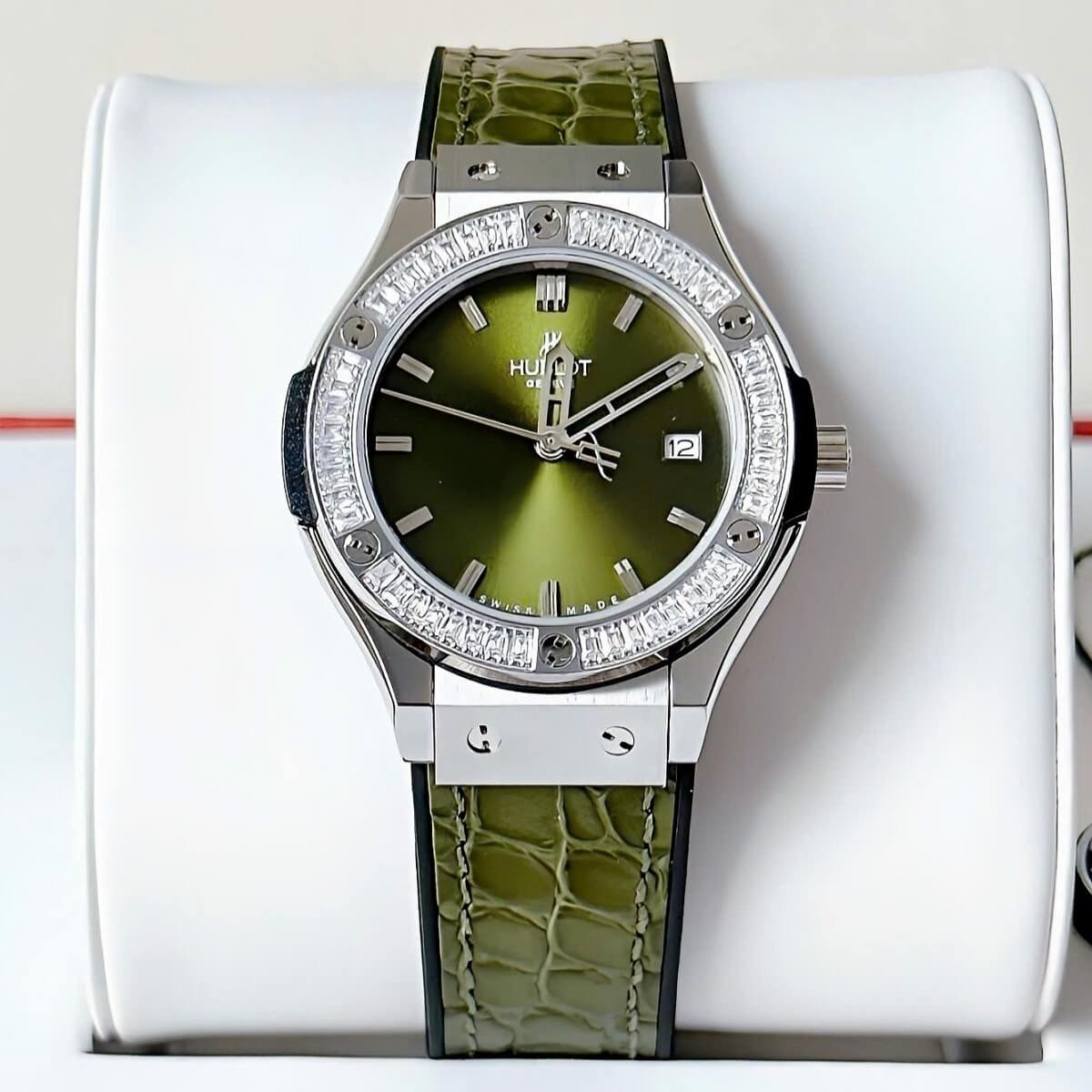 Đồng Hồ Nữ Hublot Classic Fusion Dây Cao Su Bọc Da Vân Xanh Lá Vỏ Silver 34mm