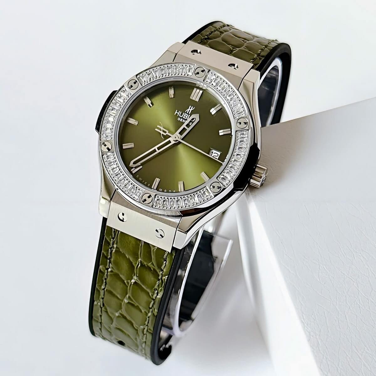 Đồng Hồ Nữ Hublot Classic Fusion Dây Cao Su Bọc Da Vân Xanh Rêu Vỏ Silver 34mm