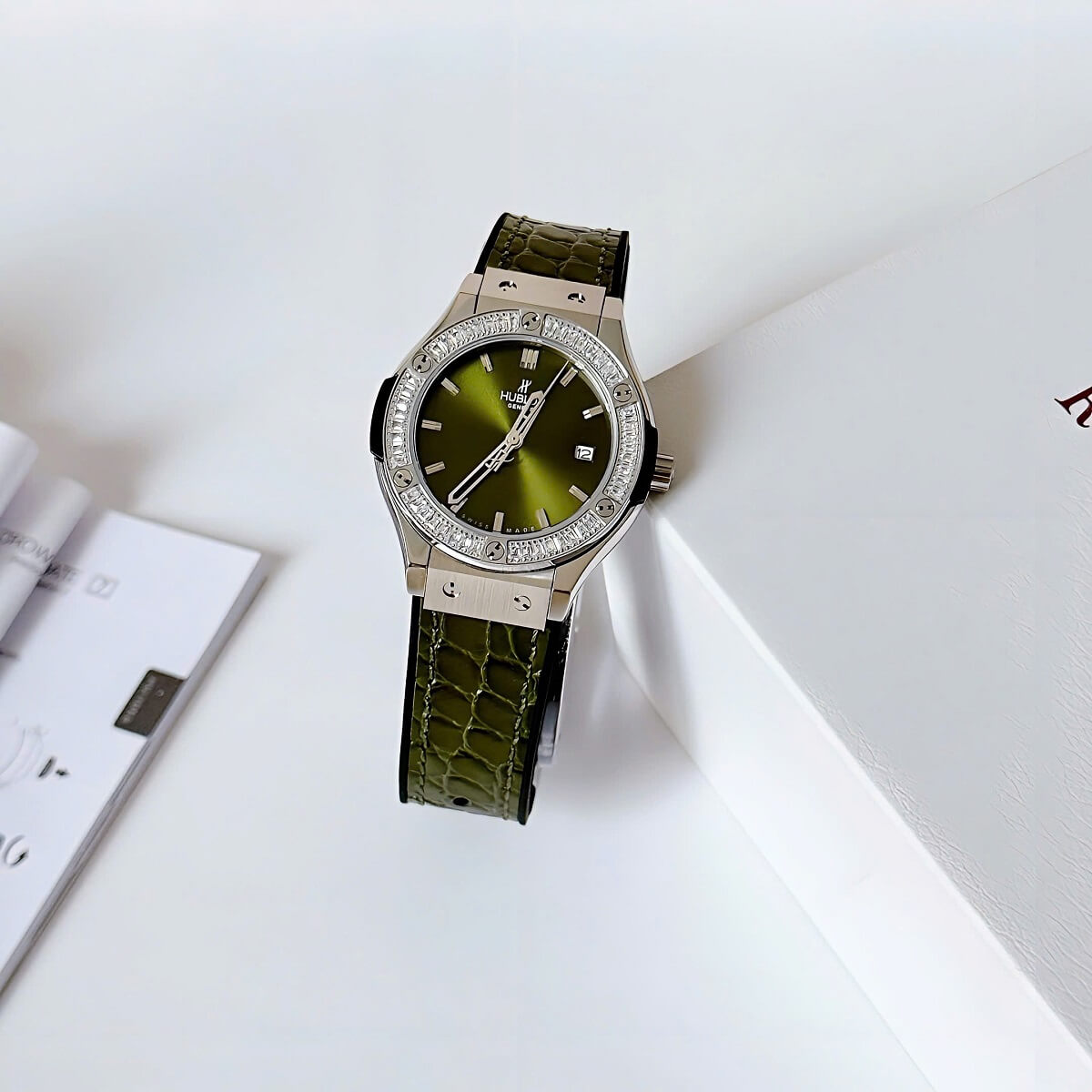Đồng Hồ Nữ Hublot Classic Fusion Dây Cao Su Bọc Da Vân Xanh Lá Vỏ Silver 34mm