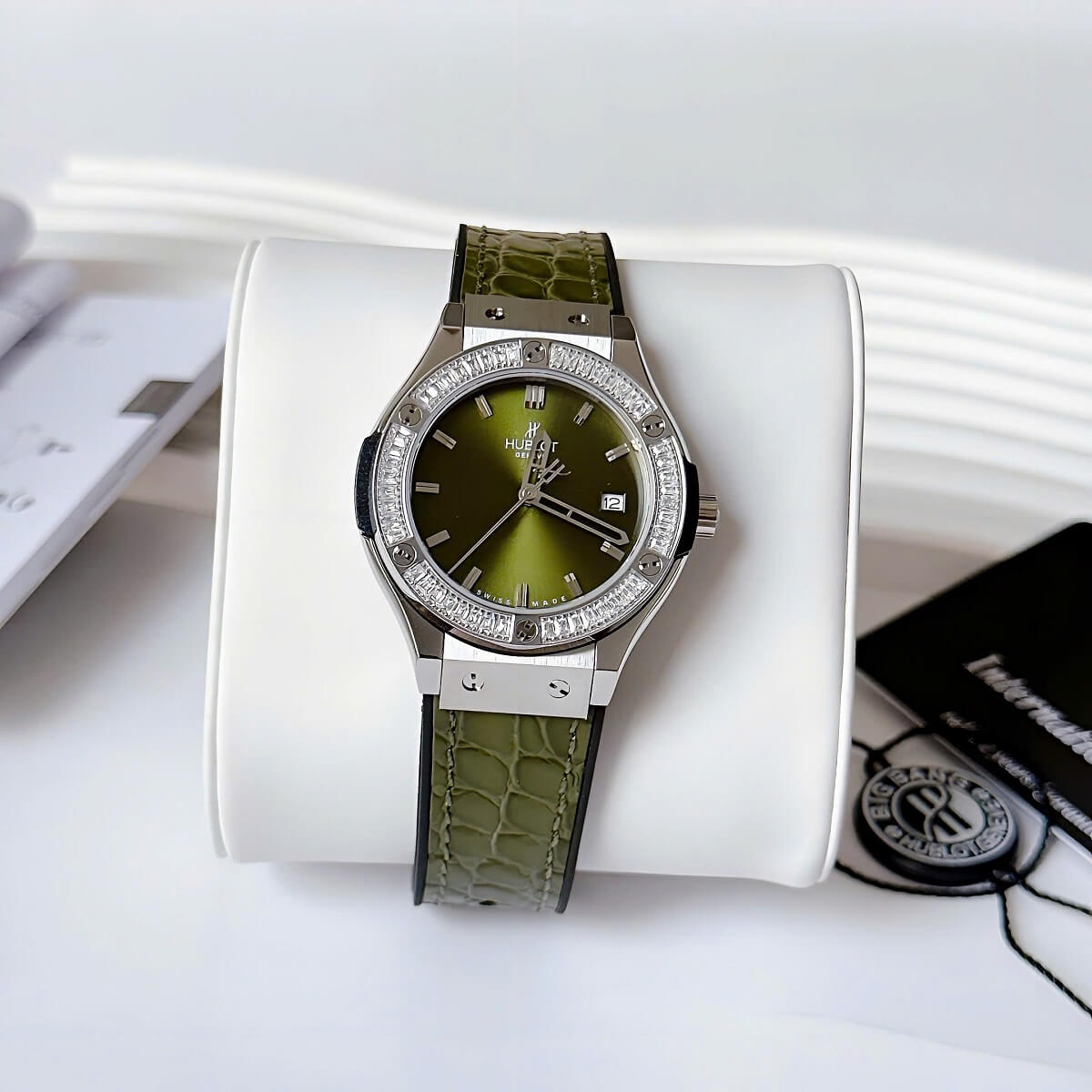 Đồng Hồ Nữ Hublot Classic Fusion Dây Cao Su Bọc Da Vân Xanh Lá Vỏ Silver 34mm