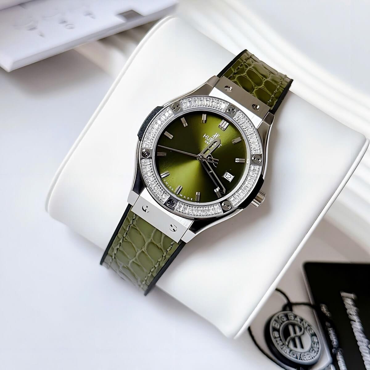 Đồng Hồ Nữ Hublot Classic Fusion Dây Cao Su Bọc Da Vân Xanh Lá Vỏ Silver 34mm
