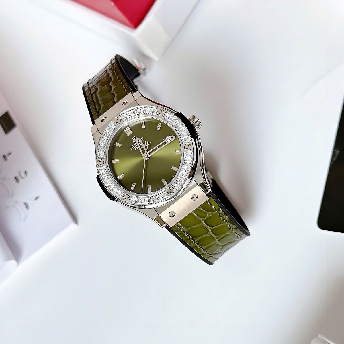 Đồng Hồ Nữ Hublot Classic Fusion Dây Cao Su Bọc Da Vân Xanh Lá Vỏ Silver 34mm