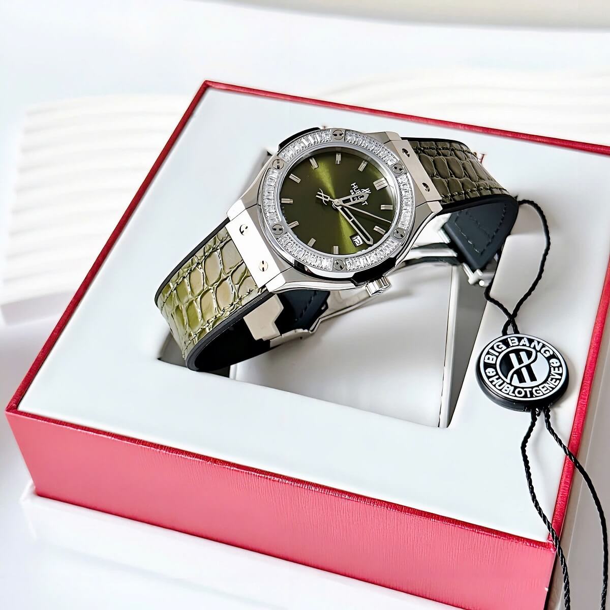 Đồng Hồ Nữ Hublot Classic Fusion Dây Cao Su Bọc Da Vân Xanh Lá Vỏ Silver 34mm