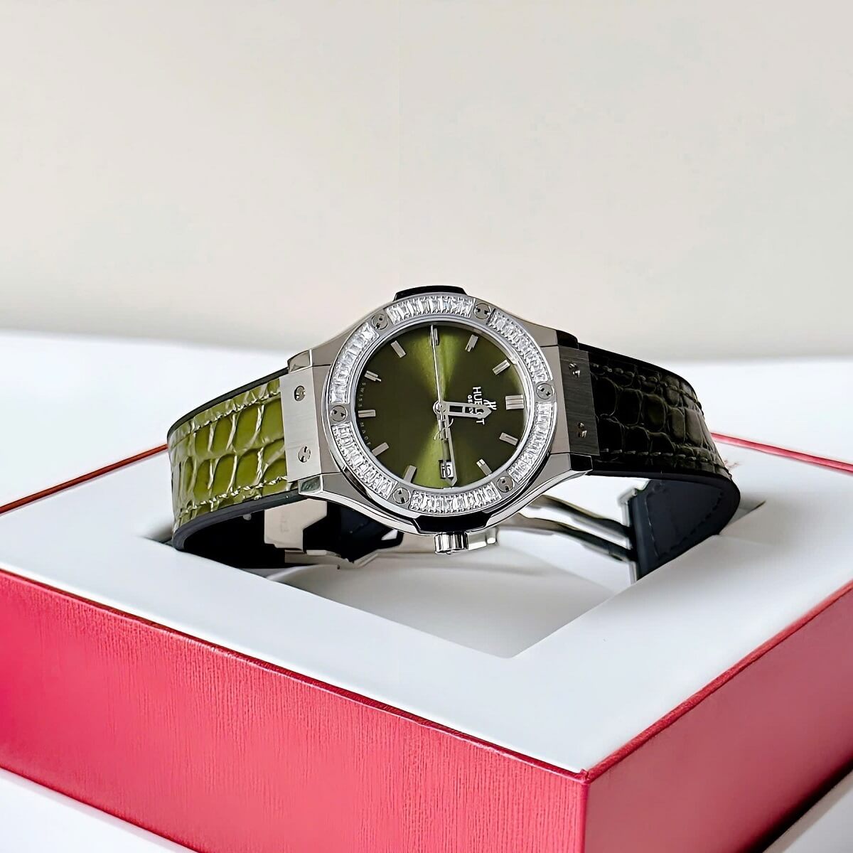 Đồng Hồ Nữ Hublot Classic Fusion Dây Cao Su Bọc Da Vân Xanh Lá Vỏ Silver 34mm