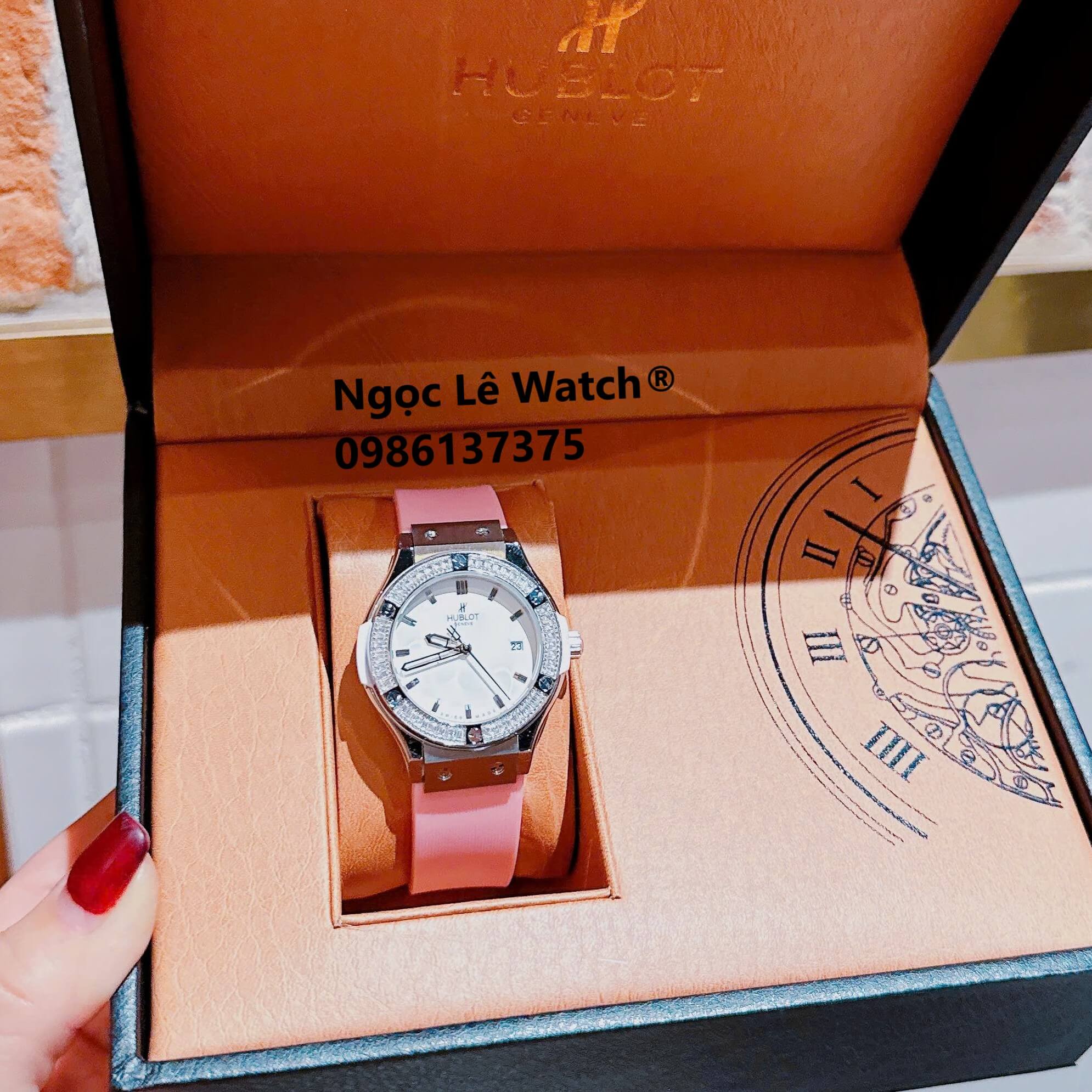 Đồng Hồ Nữ Hublot Classic Fusion Màu Hồng Phấn Đính Đá Silver Size 34mm - Máy Quartz