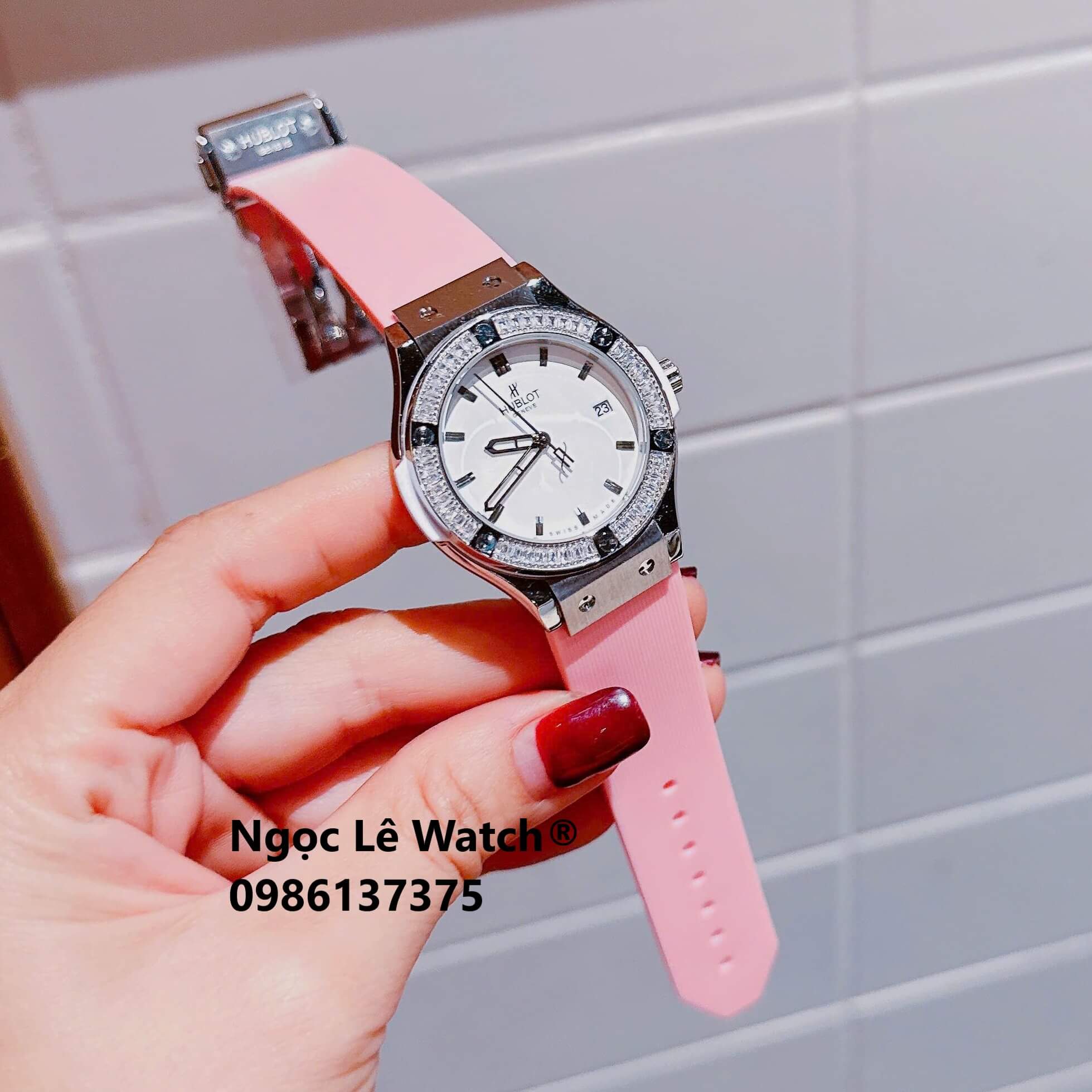 Đồng Hồ Nữ Hublot Classic Fusion Màu Hồng Phấn Đính Đá Silver Size 34mm - Máy Quartz