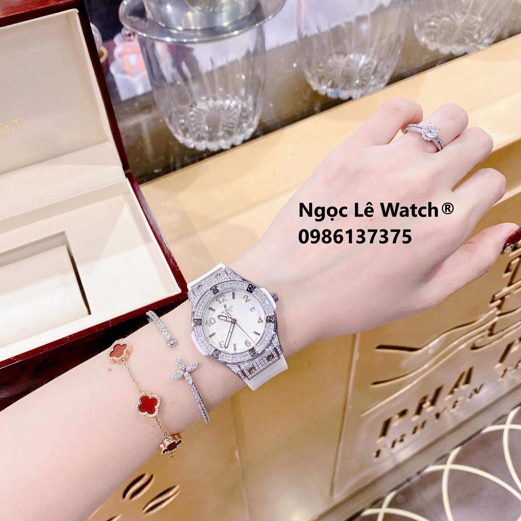 Đồng Hồ Nữ Hublot Classic Fusion Màu Trắng Đính Đá Silver Size 34mm - Máy Quartz