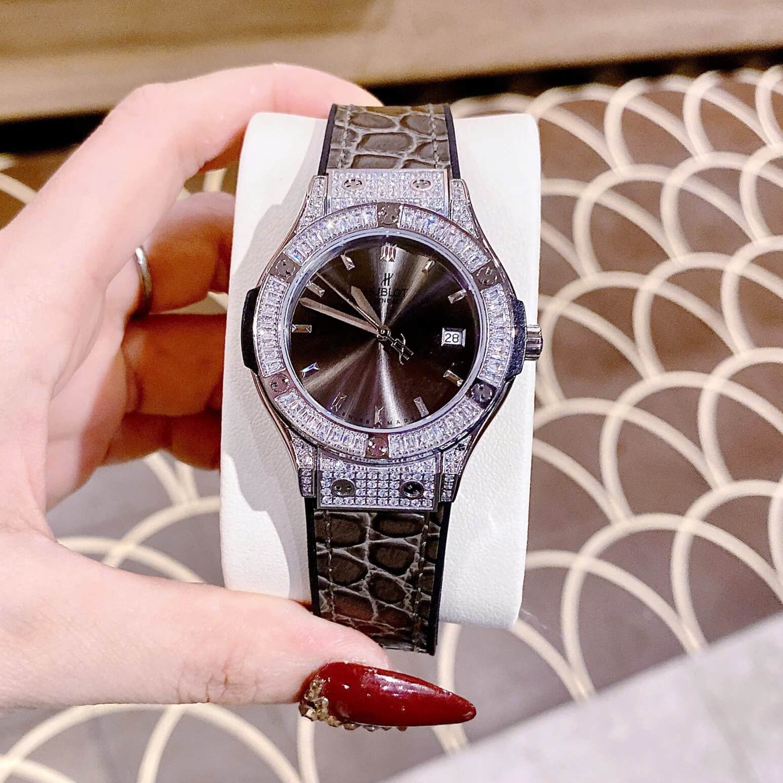 Đồng Hồ Nữ Hublot Classic Fusion Màu Xám Đen Đính Đá Ống Vỏ Silver Size 34mm - Máy Quartz