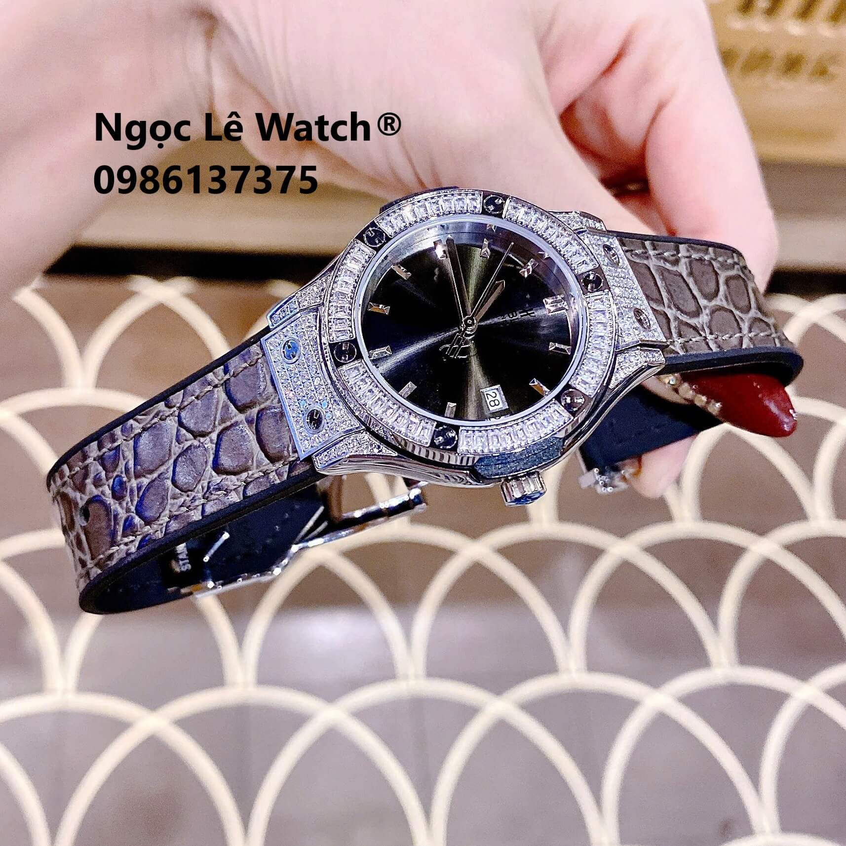 Đồng Hồ Nữ Hublot Classic Fusion Màu Xám Đen Đính Đá Silver Size 34mm - Máy Quartz