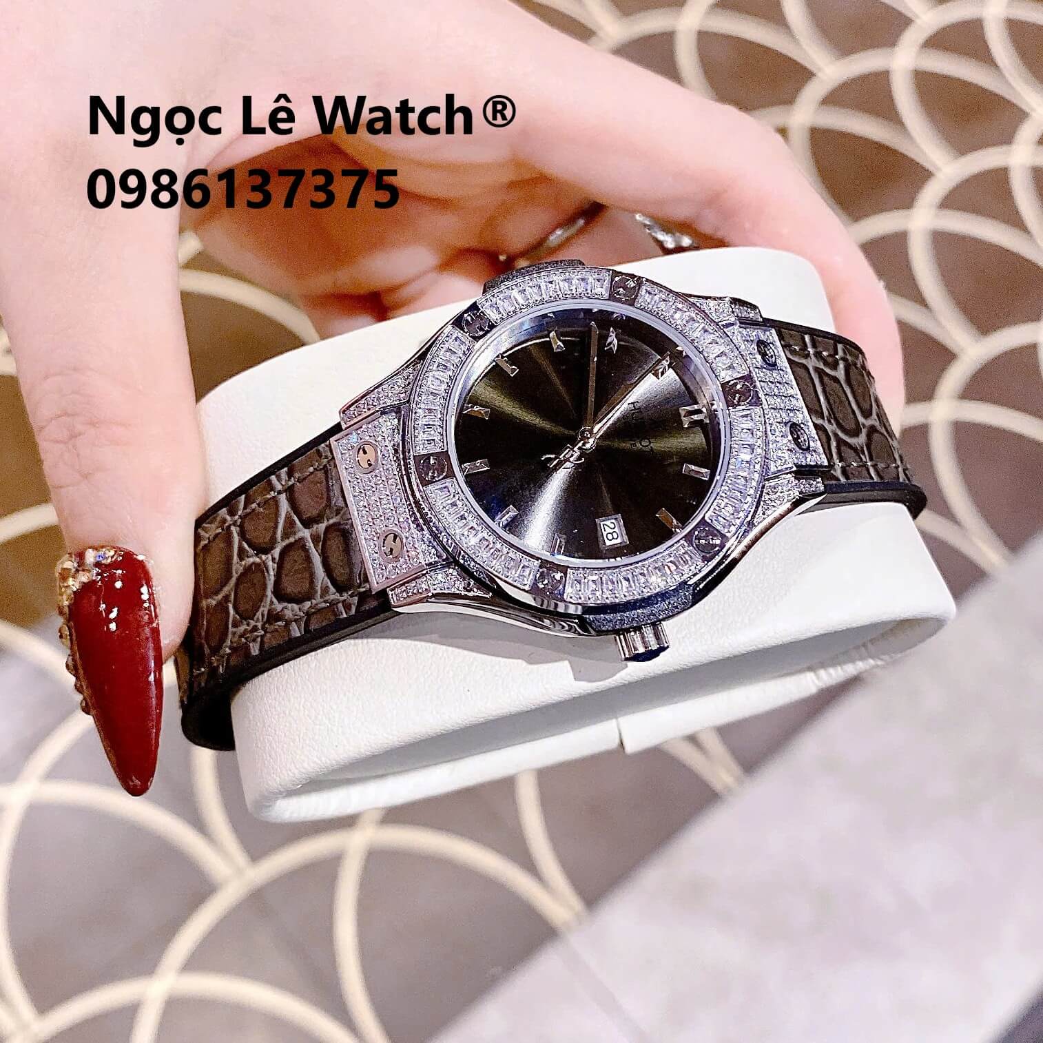 Đồng Hồ Nữ Hublot Classic Fusion Màu Xám Đen Đính Đá Silver Size 34mm - Máy Quartz