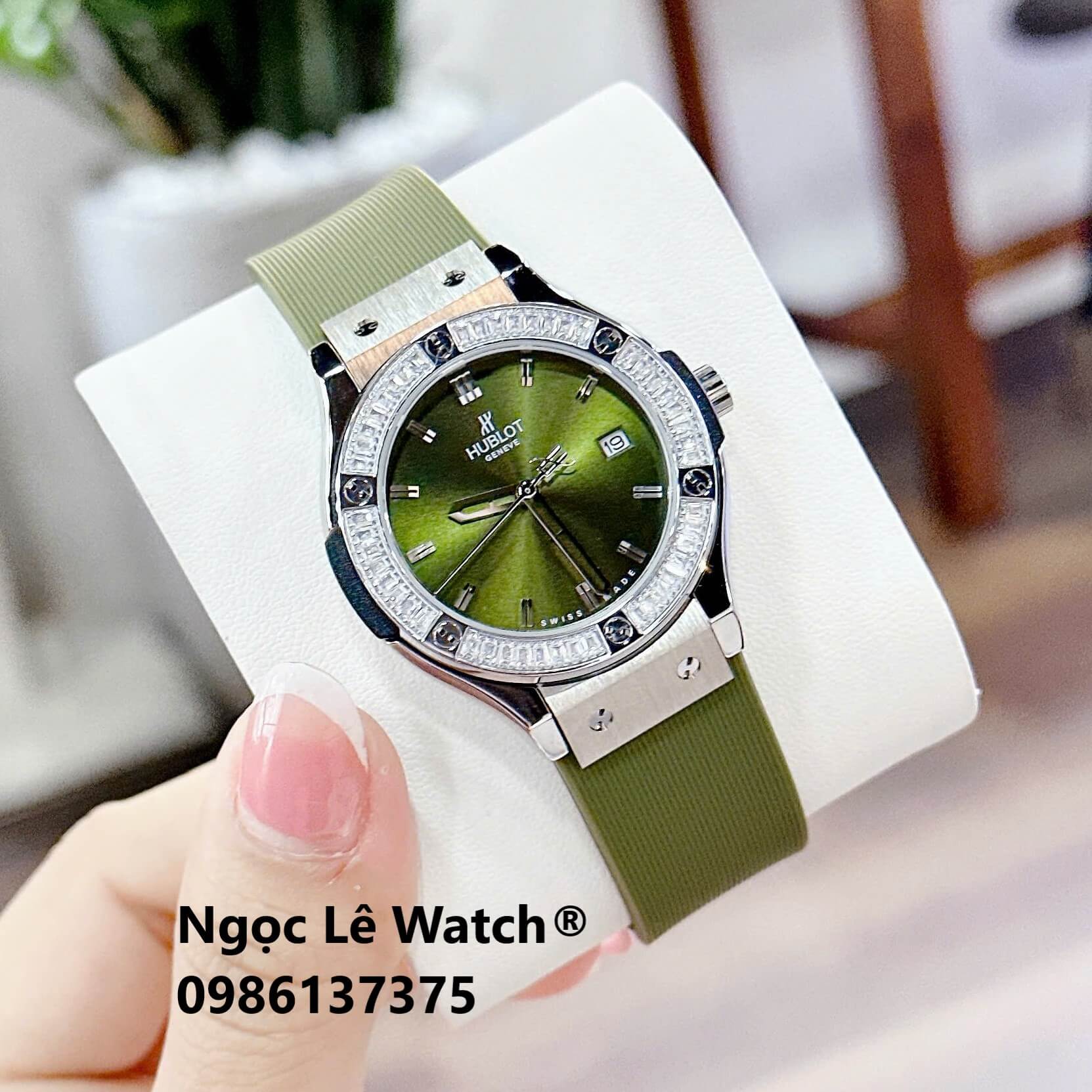 Đồng Hồ Nữ Hublot Classic Fusion Màu Xanh Rêu Đính Đá Silver Size 34mm - Máy Quartz